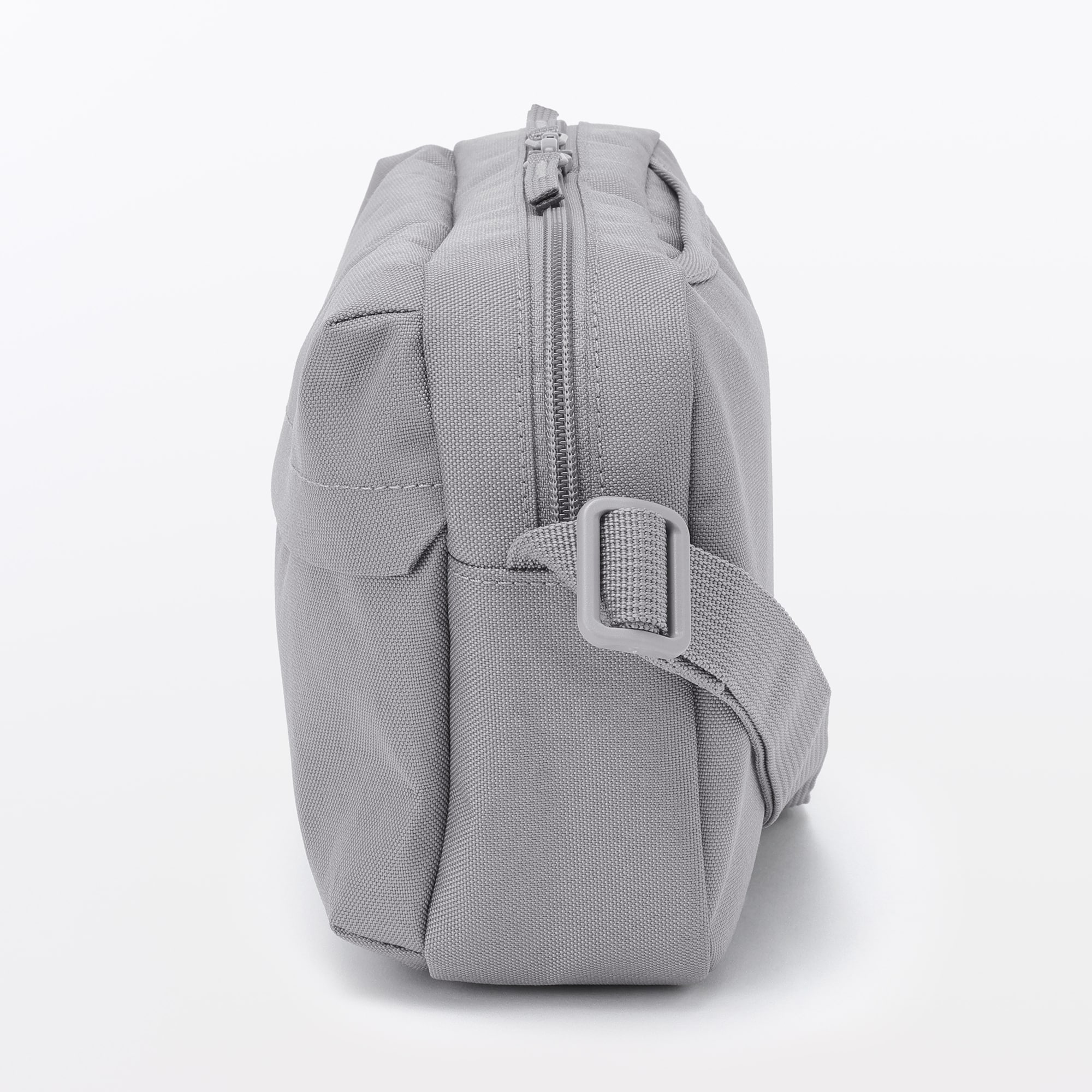 撥水　再生ポリエステル　背面ポケット付き　ショルダーバッグ