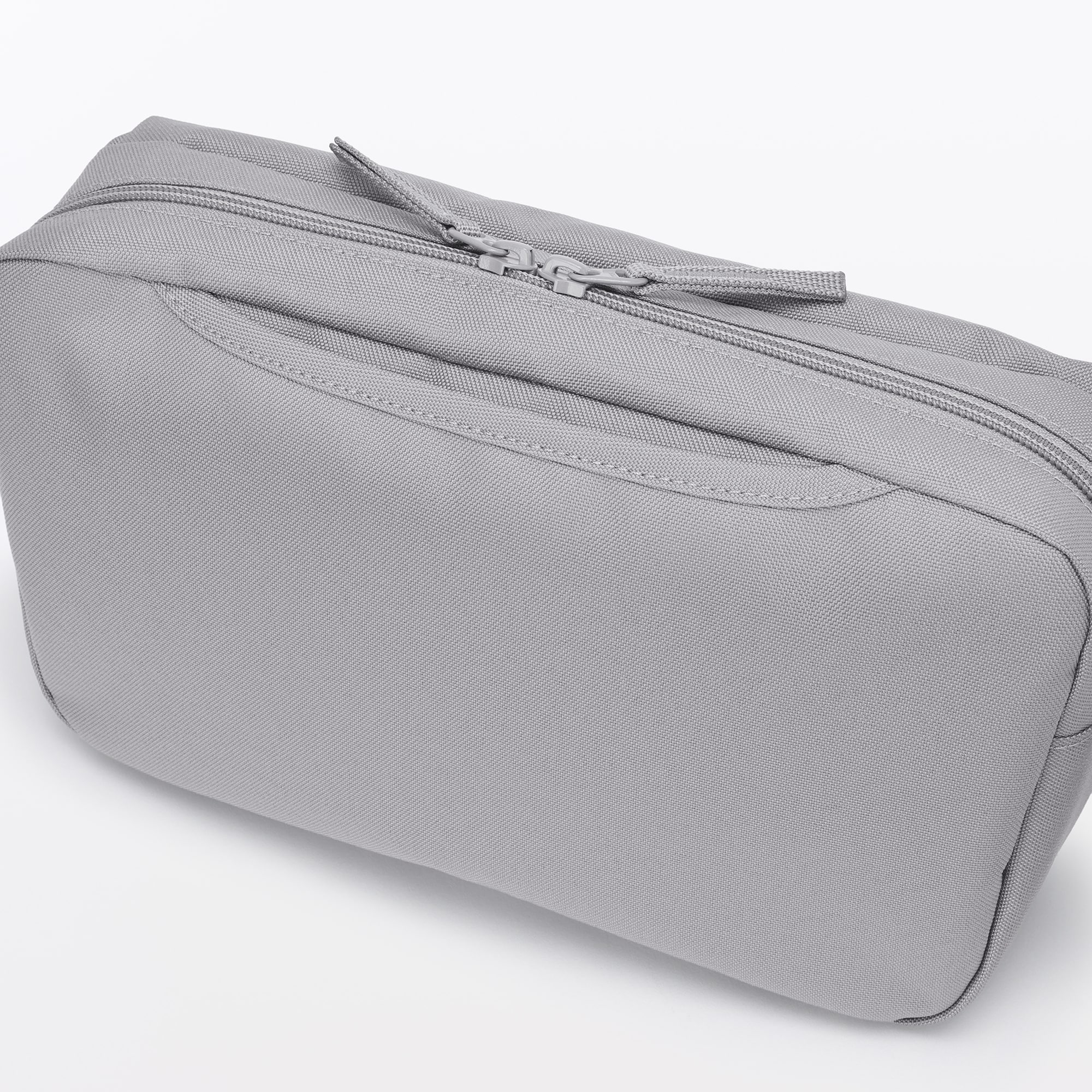 撥水　再生ポリエステル　背面ポケット付き　ショルダーバッグ