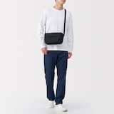 撥水　再生ポリエステル　背面ポケット付き　ショルダーバッグ