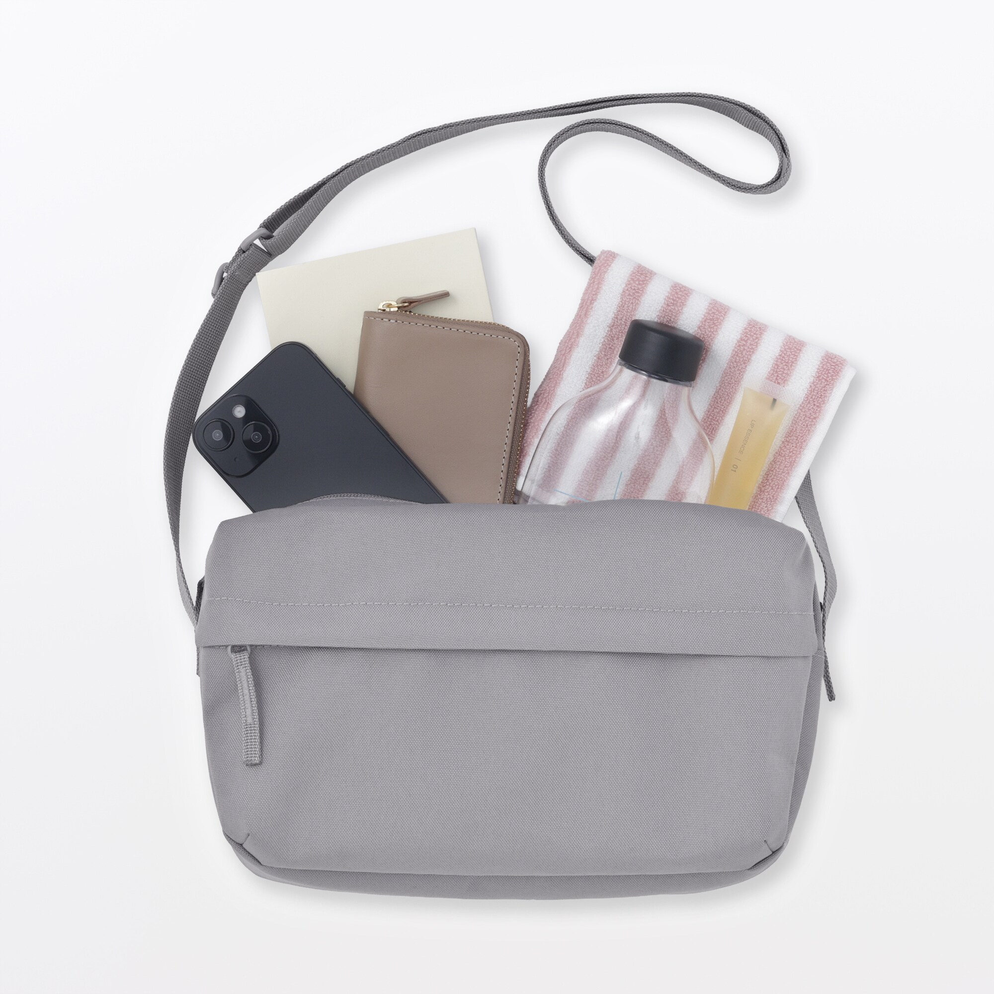 撥水　再生ポリエステル　背面ポケット付き　ショルダーバッグ