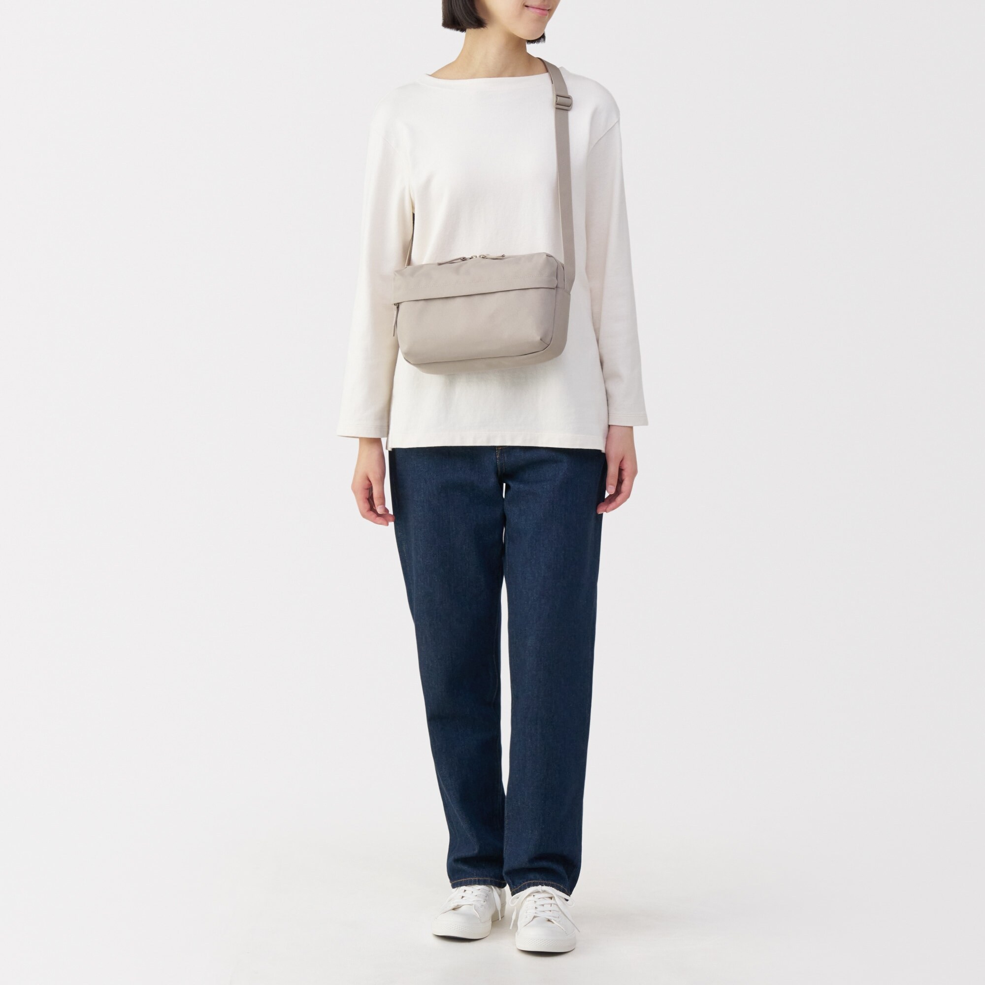 撥水　再生ポリエステル　背面ポケット付き　ショルダーバッグ