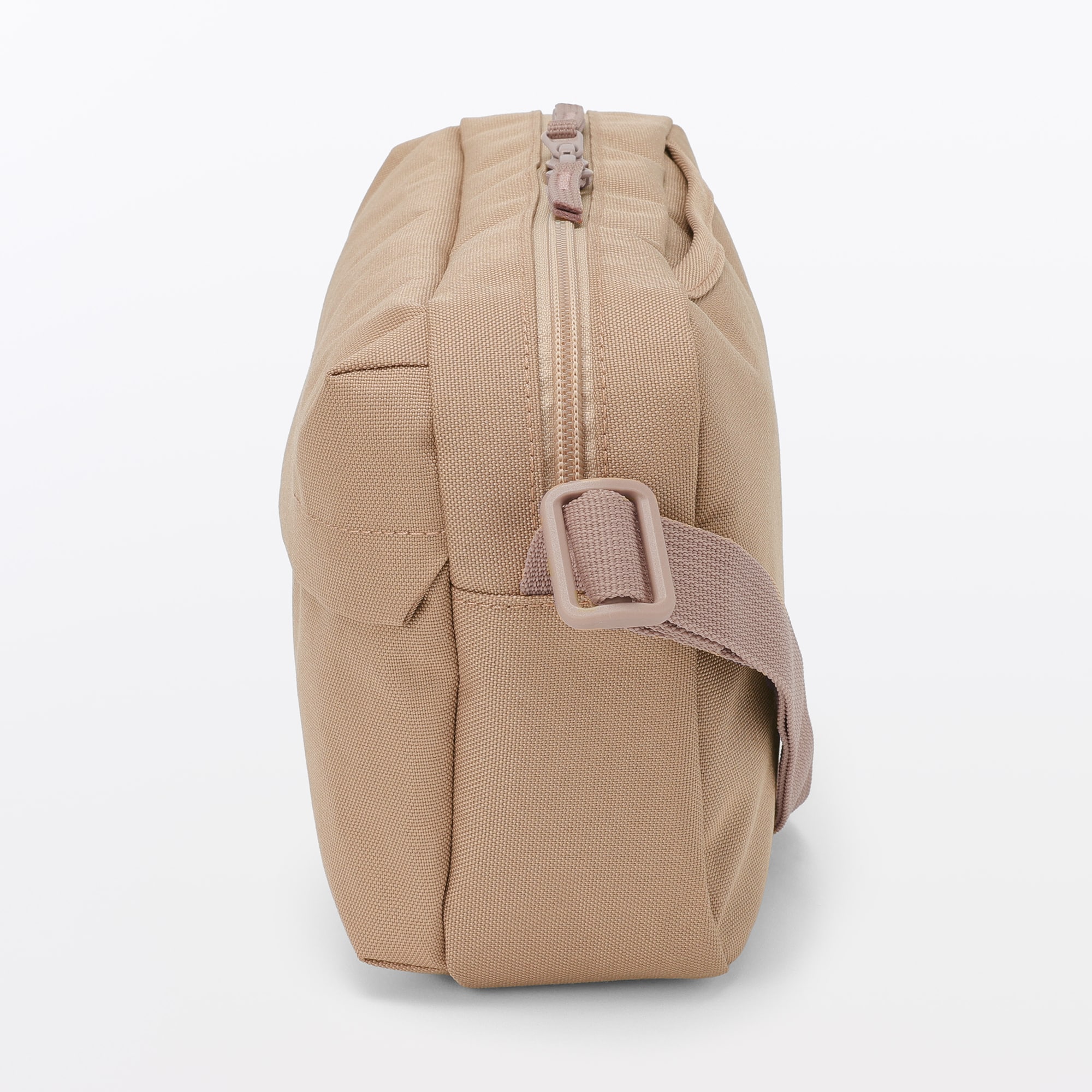 撥水　再生ポリエステル　背面ポケット付き　ショルダーバッグ