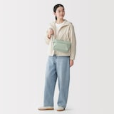 撥水　再生ポリエステル　背面ポケット付き　ショルダーバッグ