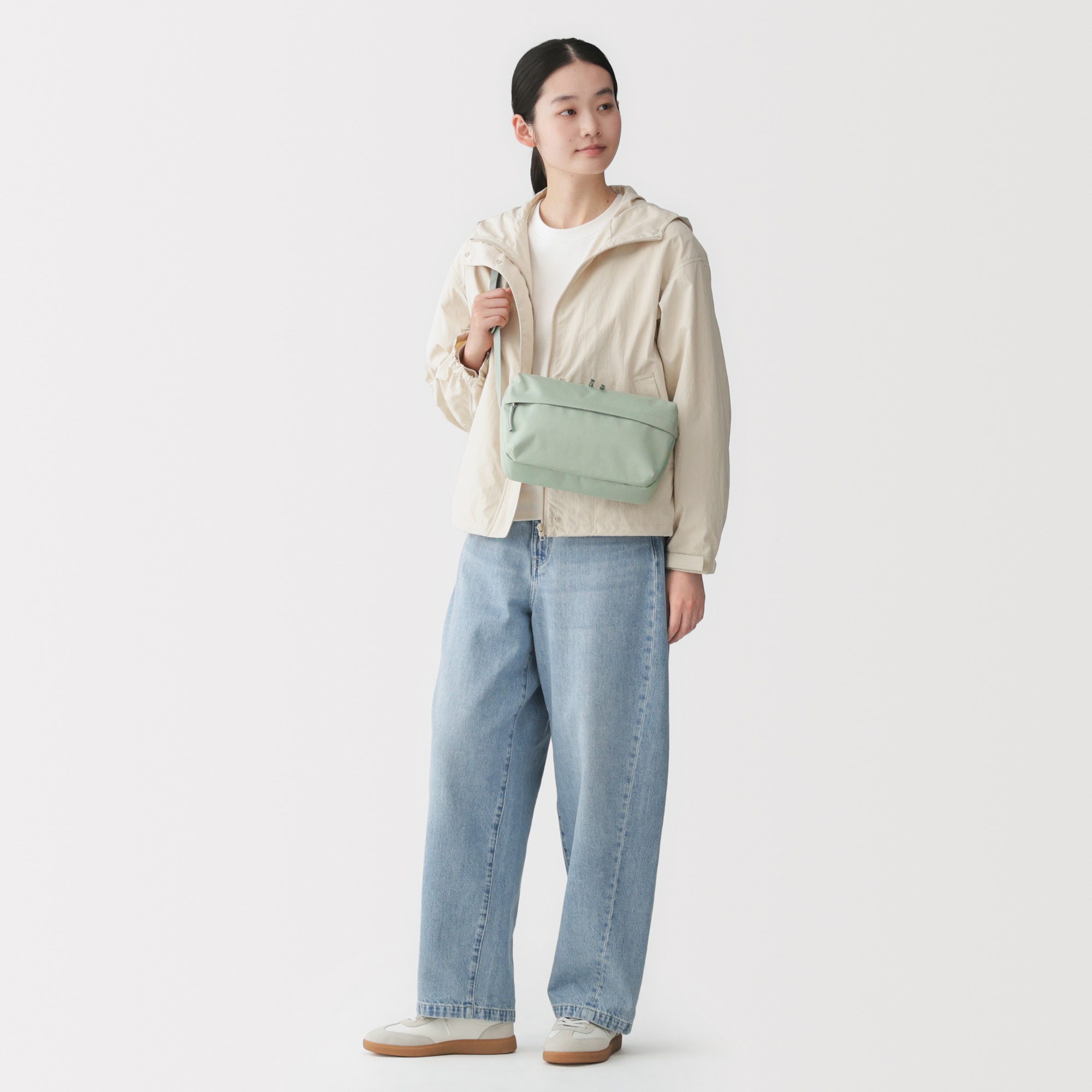 撥水　再生ポリエステル　背面ポケット付き　ショルダーバッグ