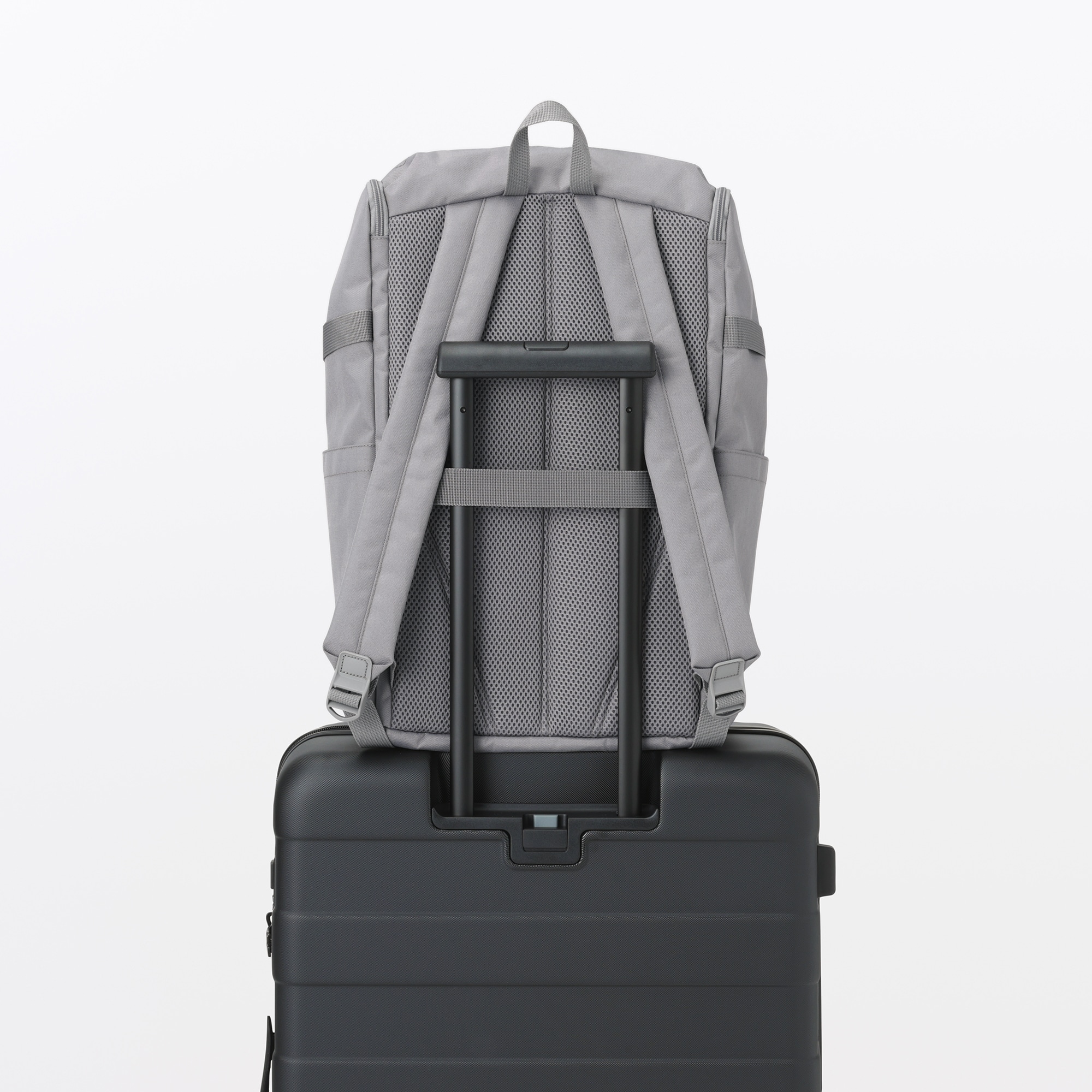 肩の負担を軽くする　撥水　上から開く　リュックサック