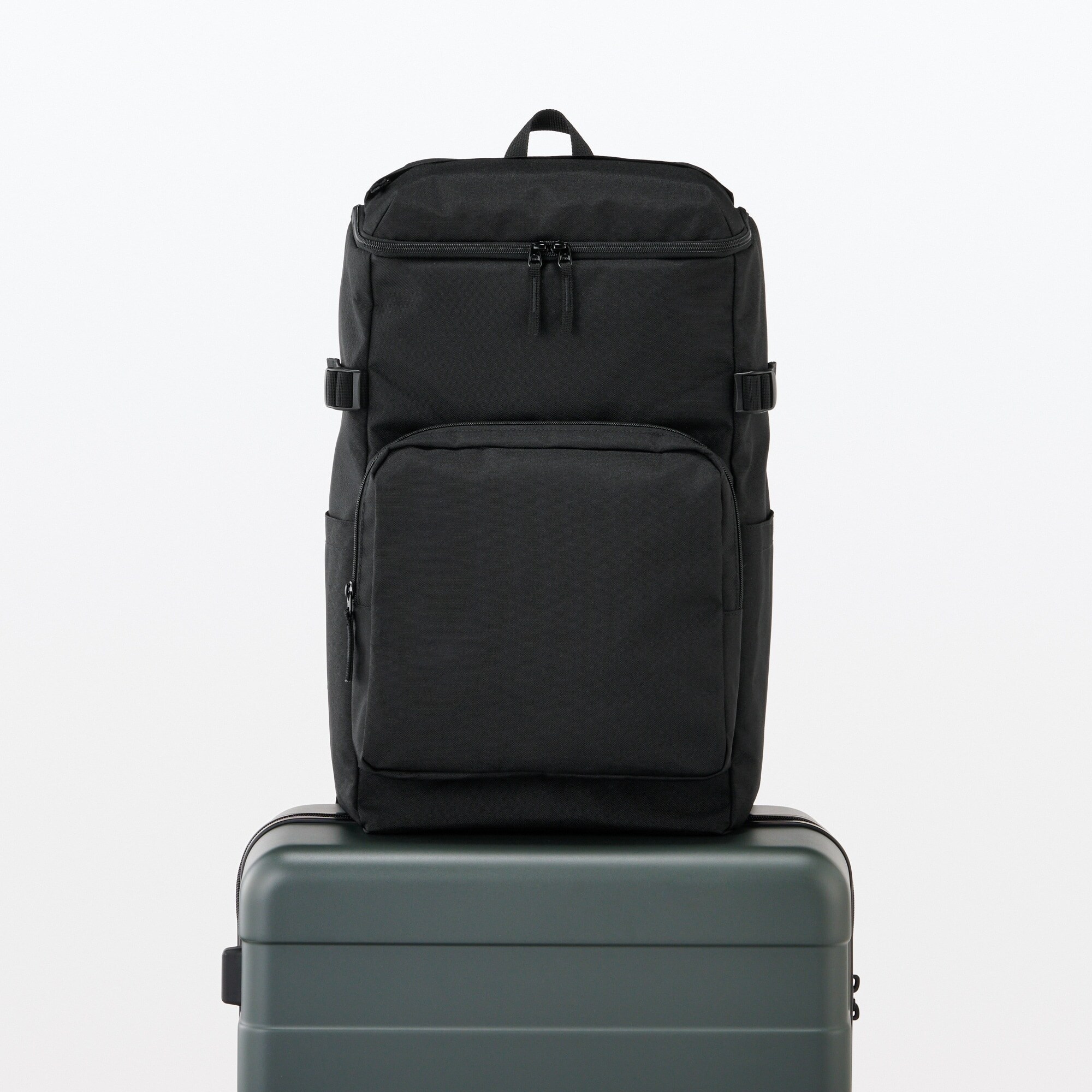 肩の負担を軽くする　撥水　上から開く　リュックサック