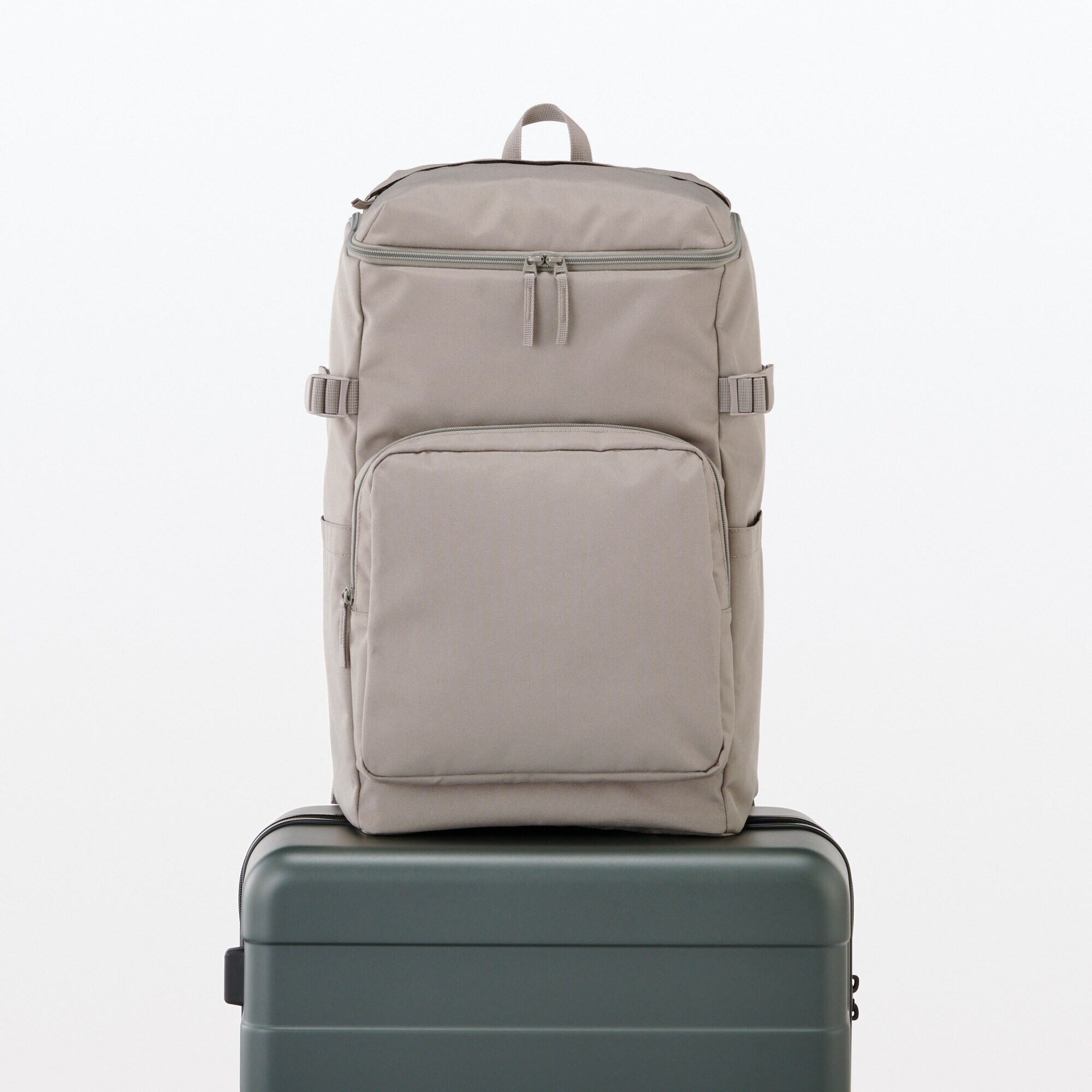 肩の負担を軽くする　撥水　上から開く　リュックサック