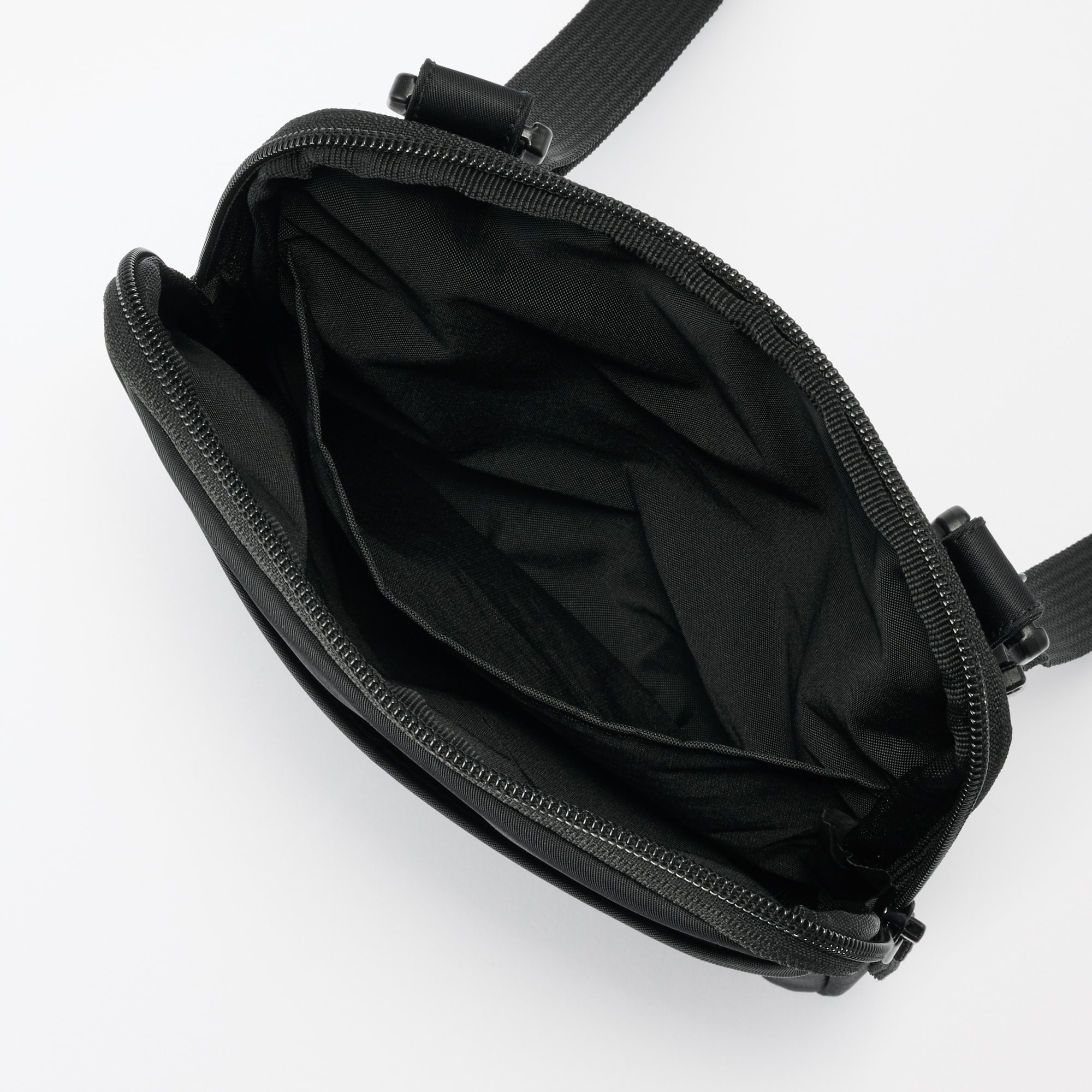 撥水　再生ナイロン　ペン差し付き　ショルダーバッグ