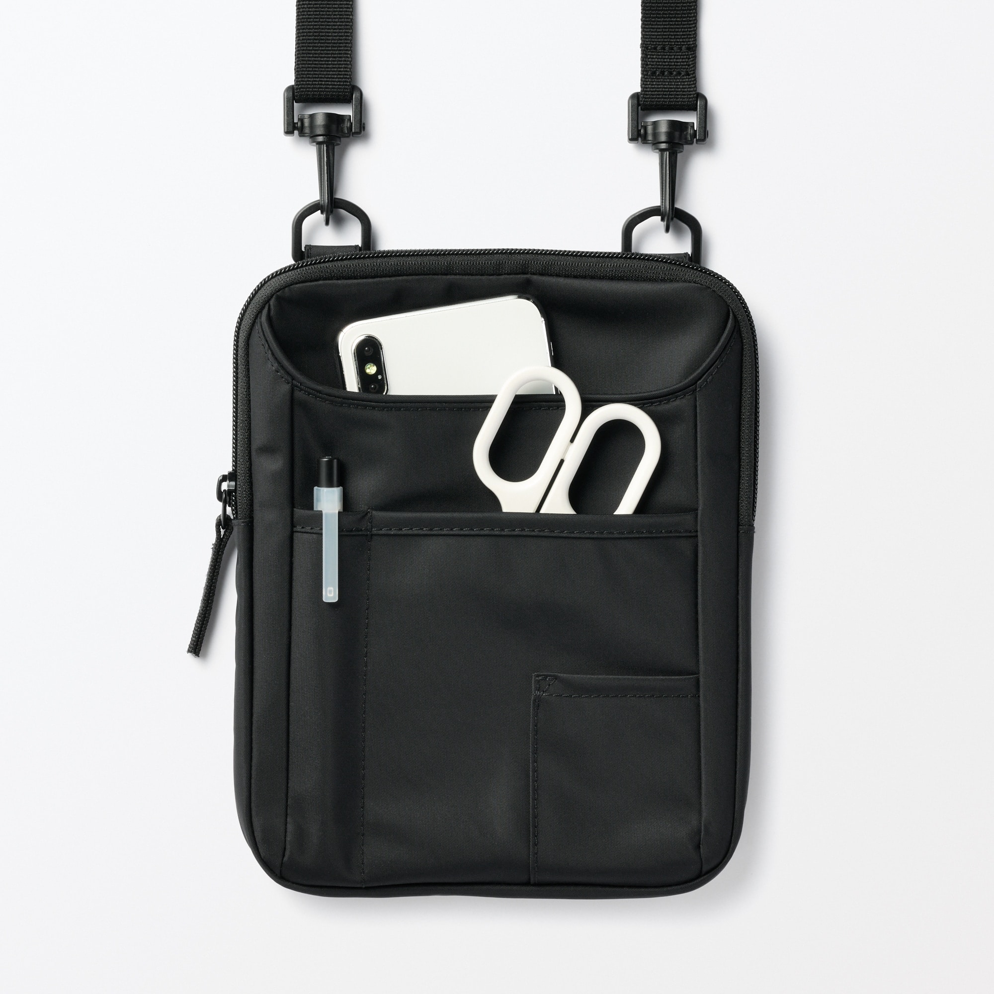 撥水　再生ナイロン　ペン差し付き　ショルダーバッグ