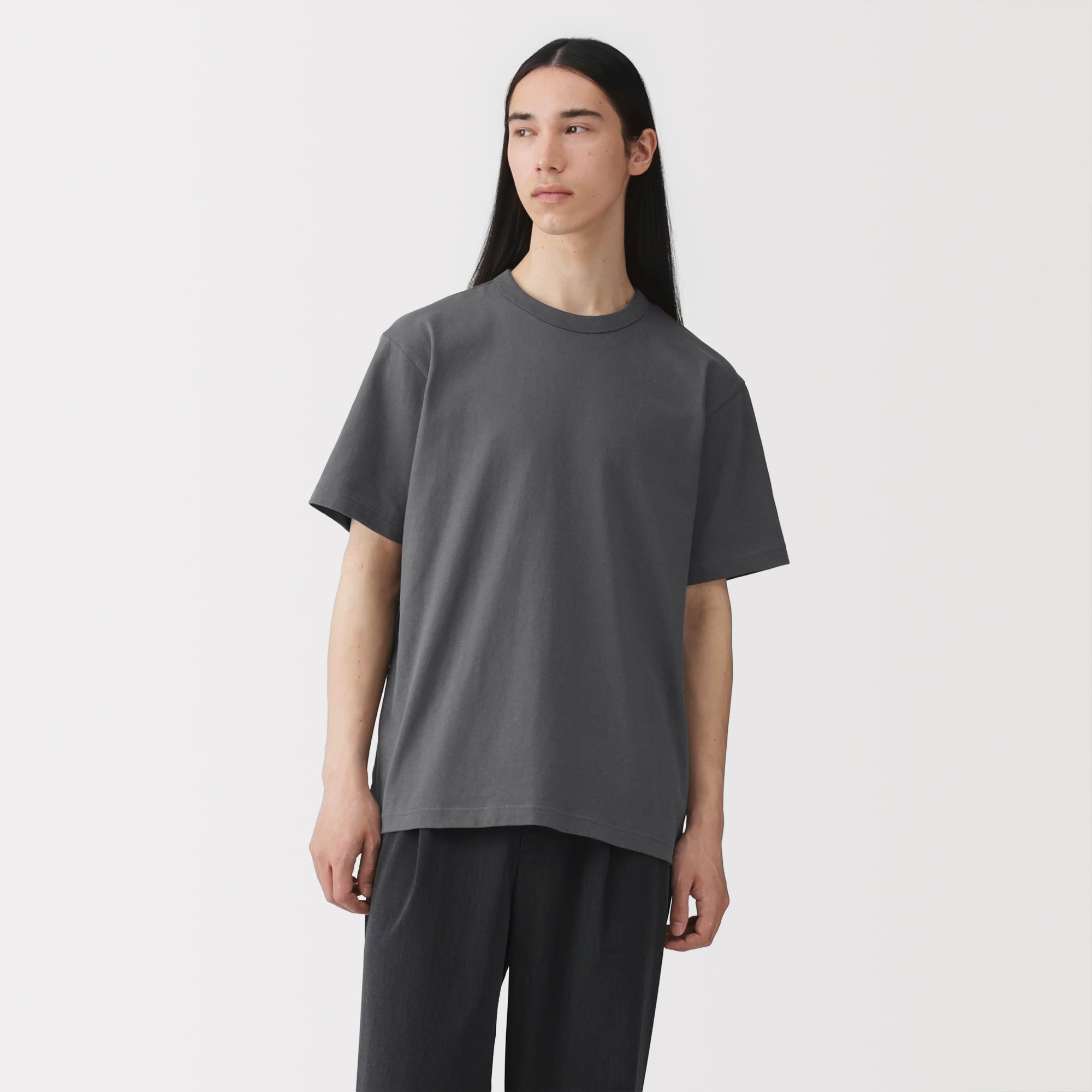 無地 クルーネック Tシャツ チャコールグレー 紳士 洗いざらし太番手クルーネック半袖Tシャツ | 無印良品