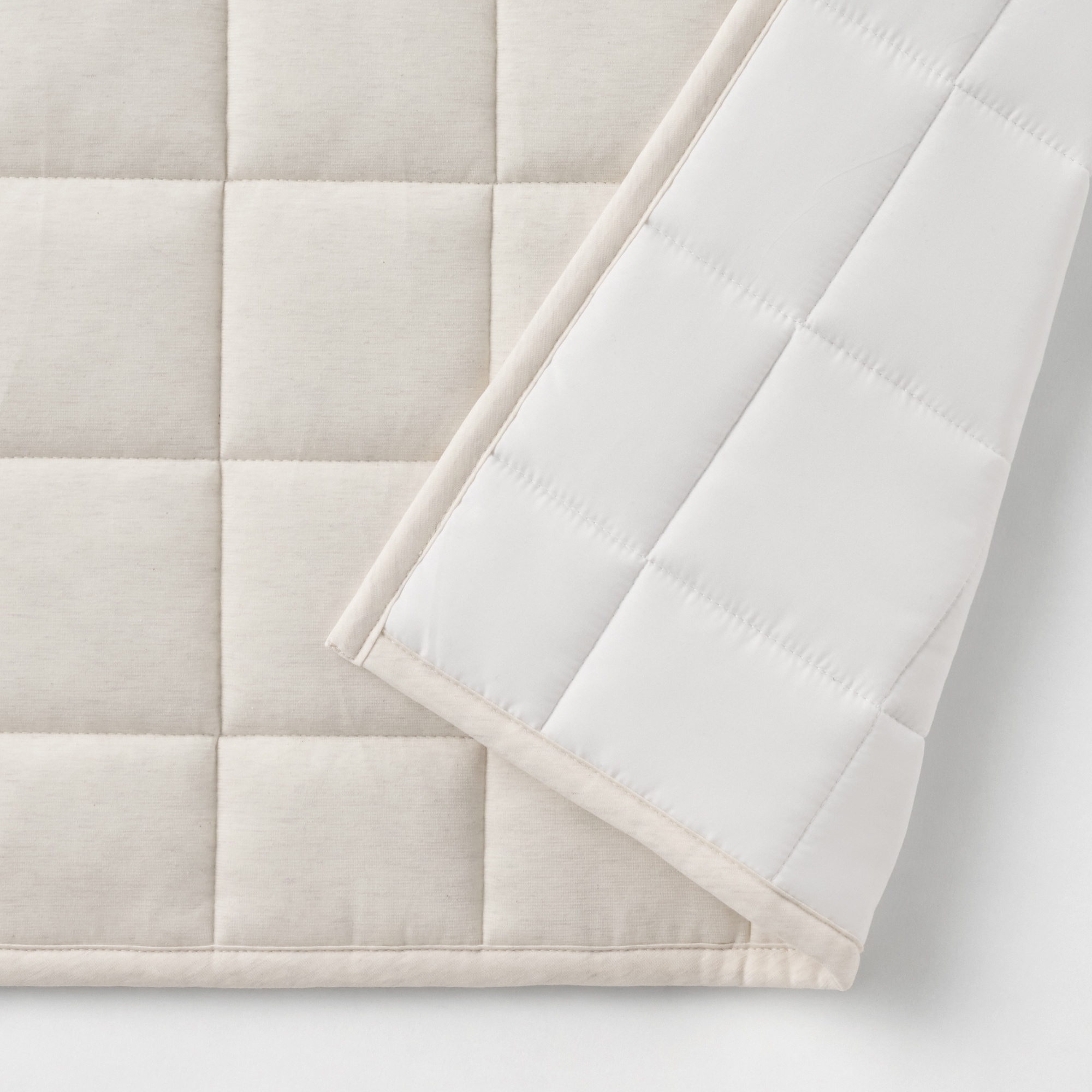 ひんやり綿　キルティングラグ