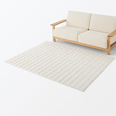 ひんやり綿　キルティングラグ　１４０×１９５ｃｍ