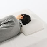 寝返りを受け止めるまくら　低め