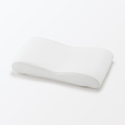 【２月中旬発売予定】寝返りを受け止めるまくら　低め　３５×６０×高さ：中央９両端５．５ｃｍ