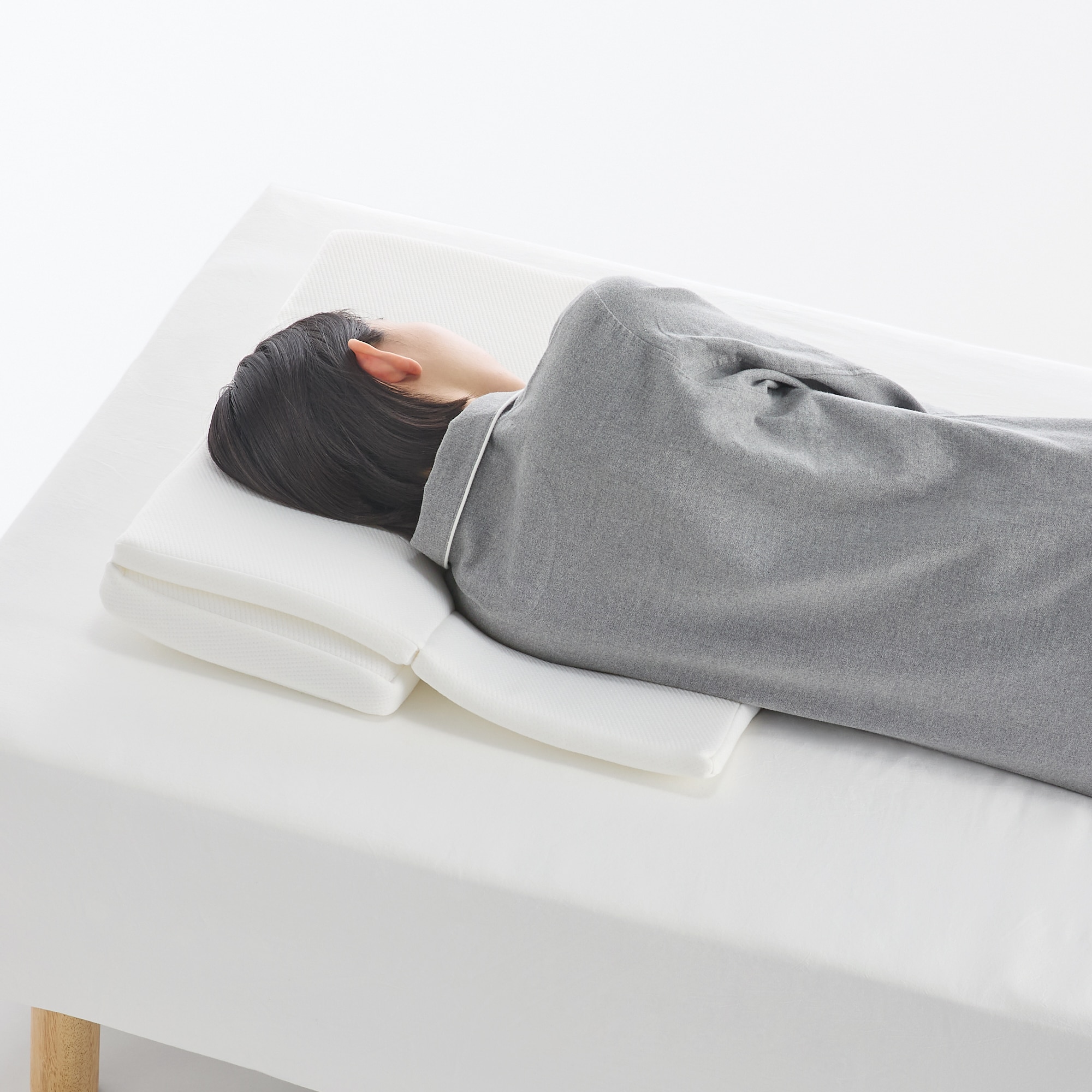 折りたたみ式　高さが調整できるまくら