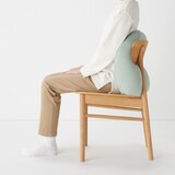 背当てにもなるやわらかマルチクッション