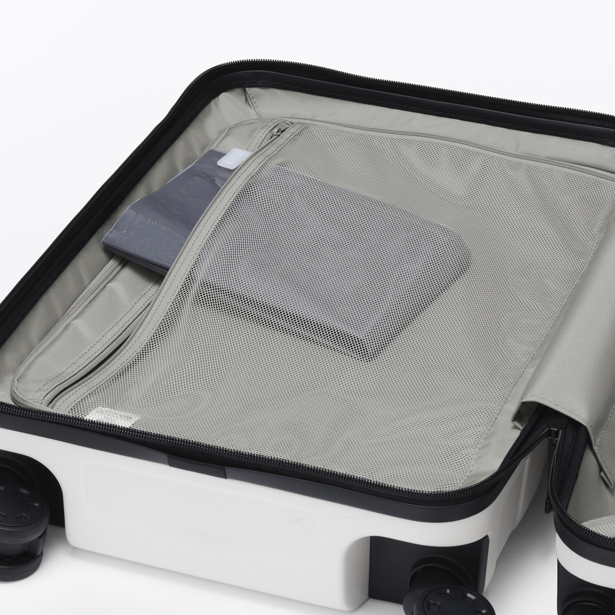 バーを自由に調節できる　ハードキャリーケース（３６Ｌ）