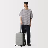 バーを自由に調節できる　ハードキャリーケース（３６Ｌ）