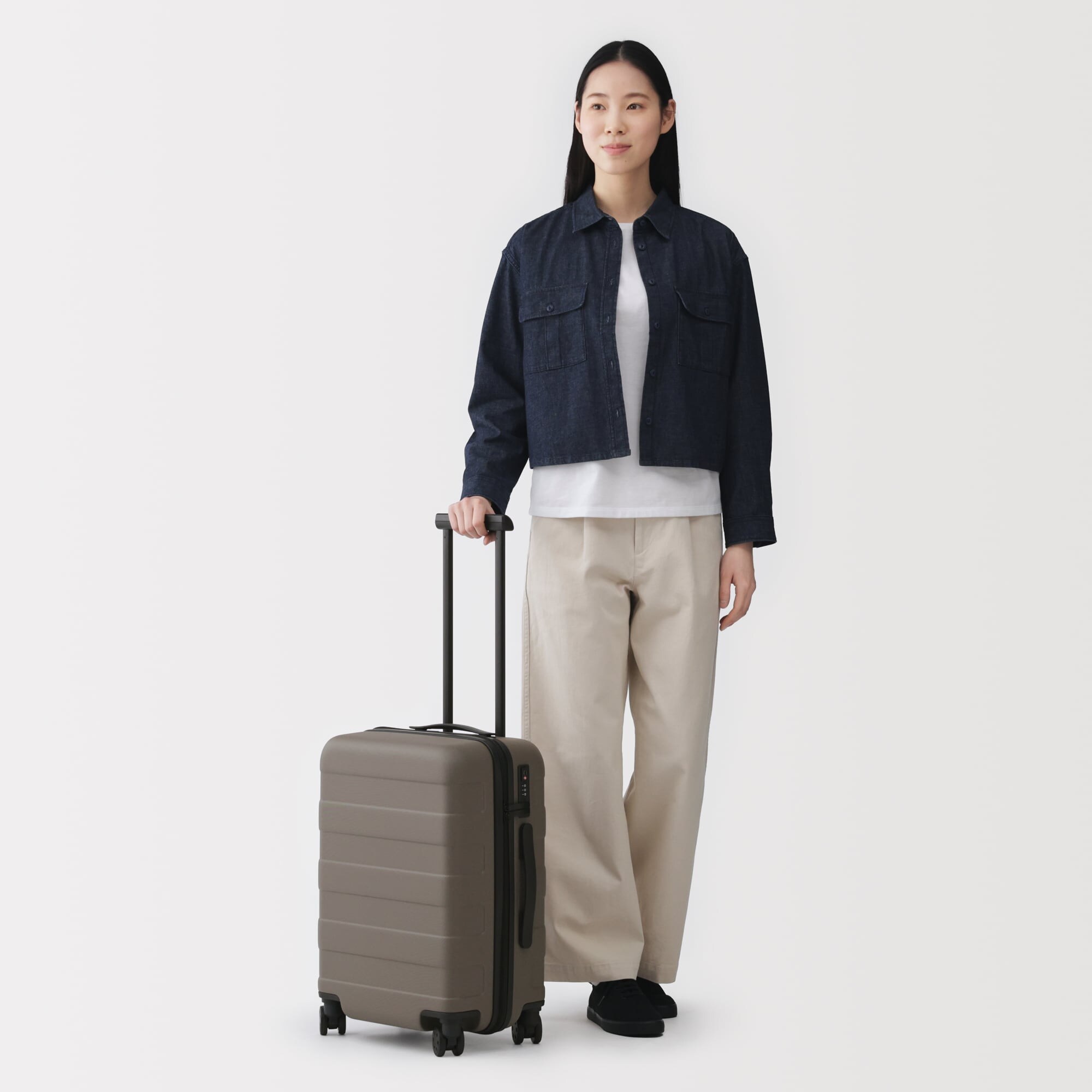 バーを自由に調節できる　ハードキャリーケース（３６Ｌ）