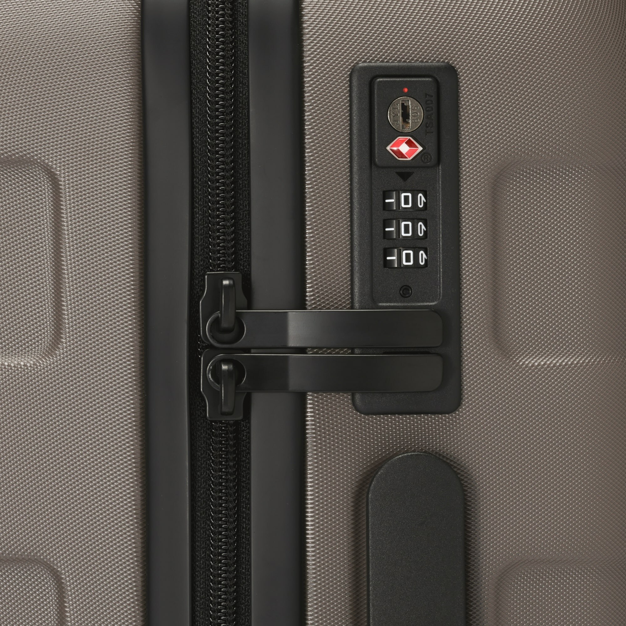 バーを自由に調節できる　ハードキャリーケース（３６Ｌ）