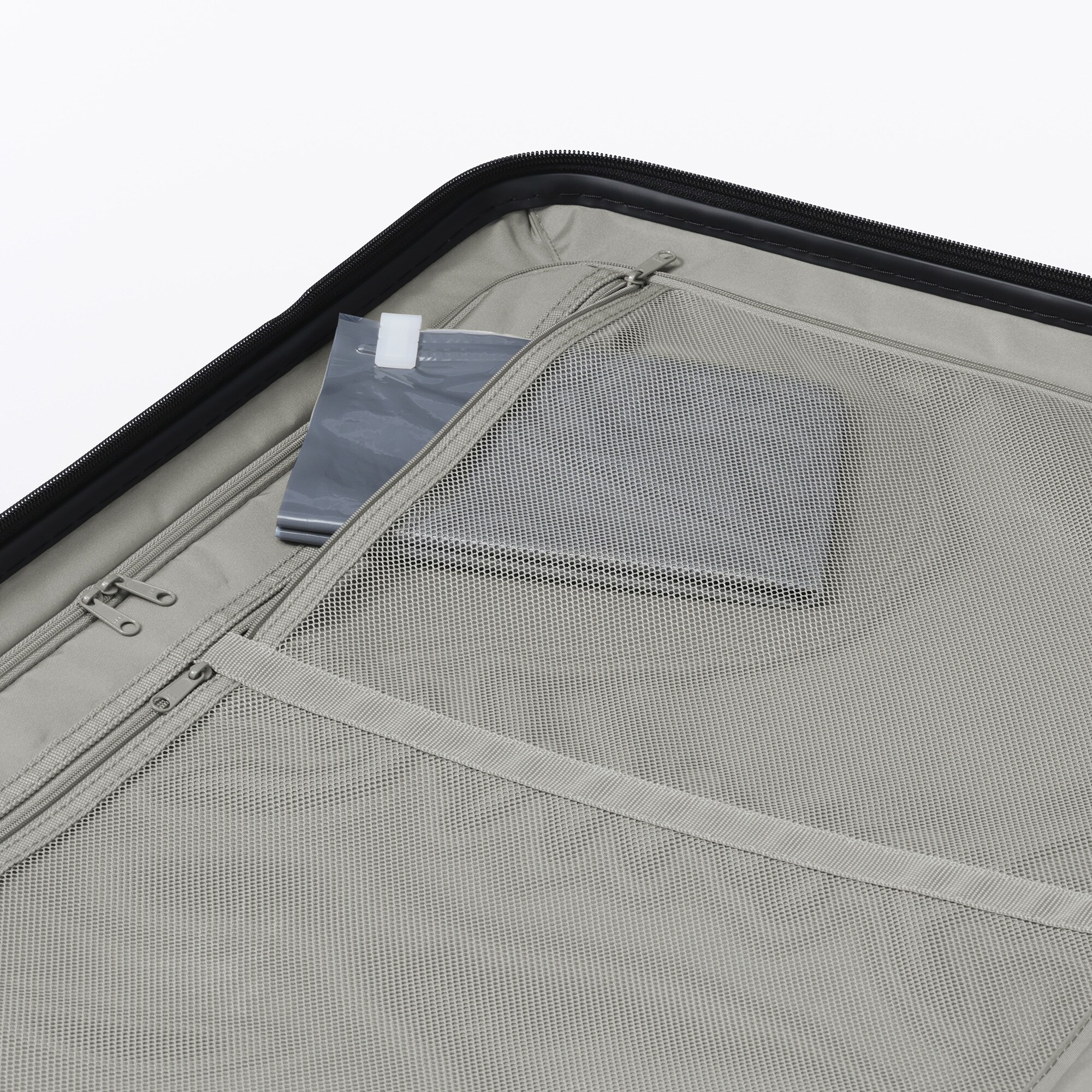 バーを自由に調節できる　ハードキャリーケース（７５Ｌ）