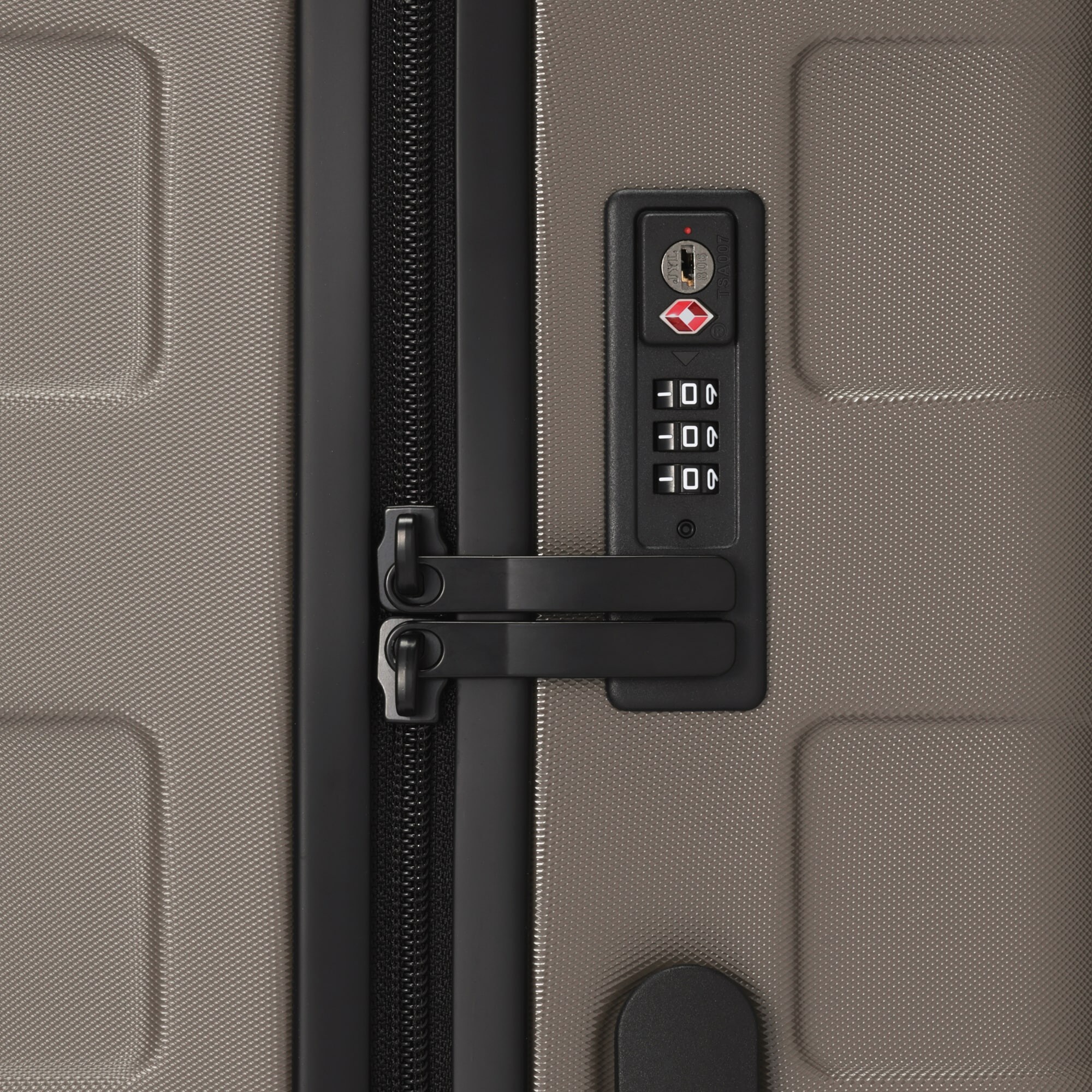 バーを自由に調節できる　ハードキャリーケース（７５Ｌ）