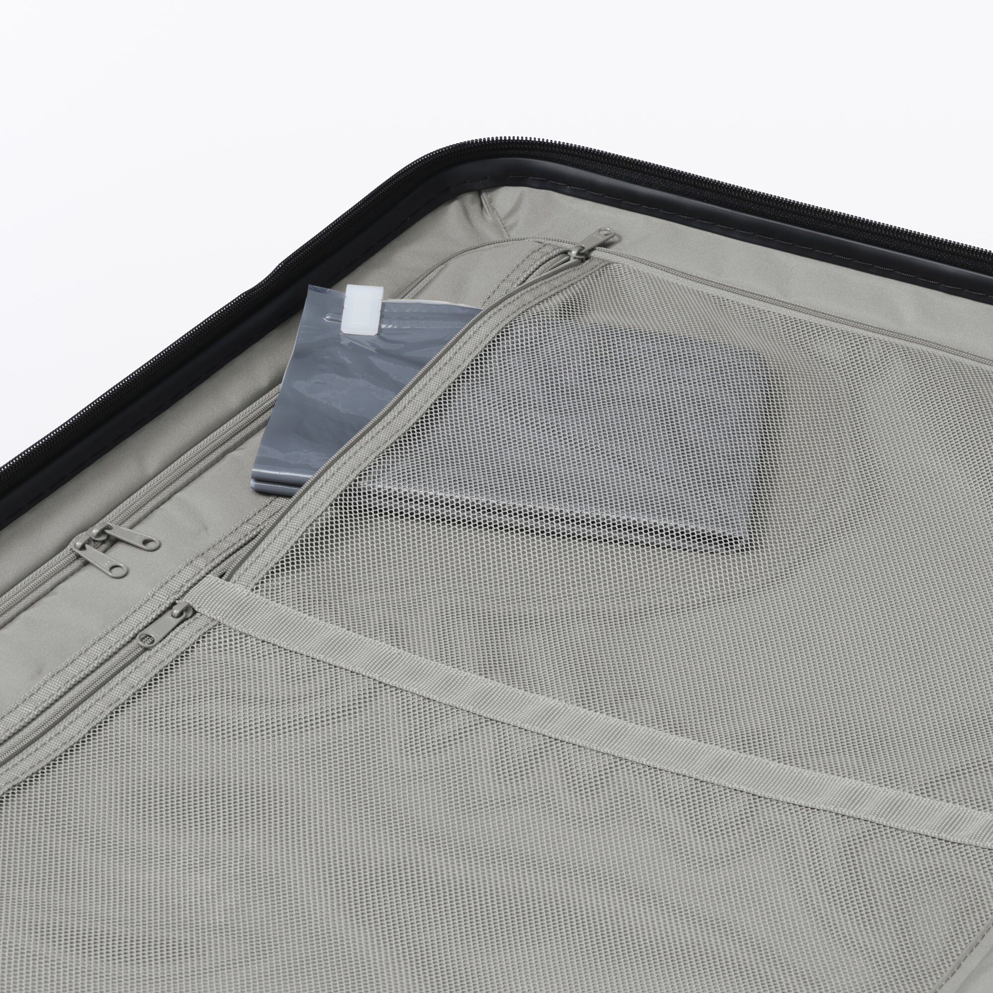 バーを自由に調節できる　ハードキャリーケース（７５Ｌ）