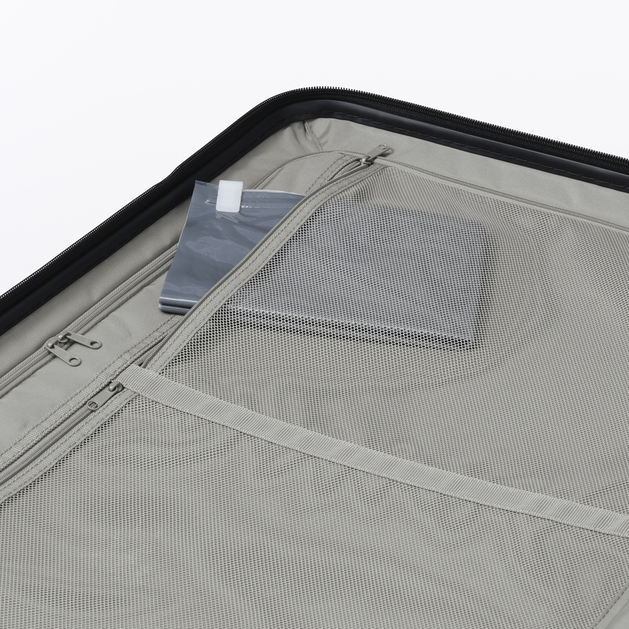 バーを自由に調節できる　ハードキャリーケース（７５Ｌ）