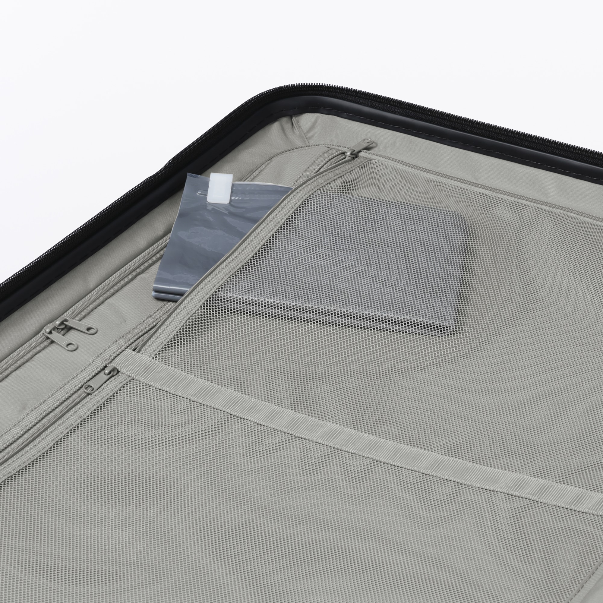 バーを自由に調節できる　ハードキャリーケース（７５Ｌ）