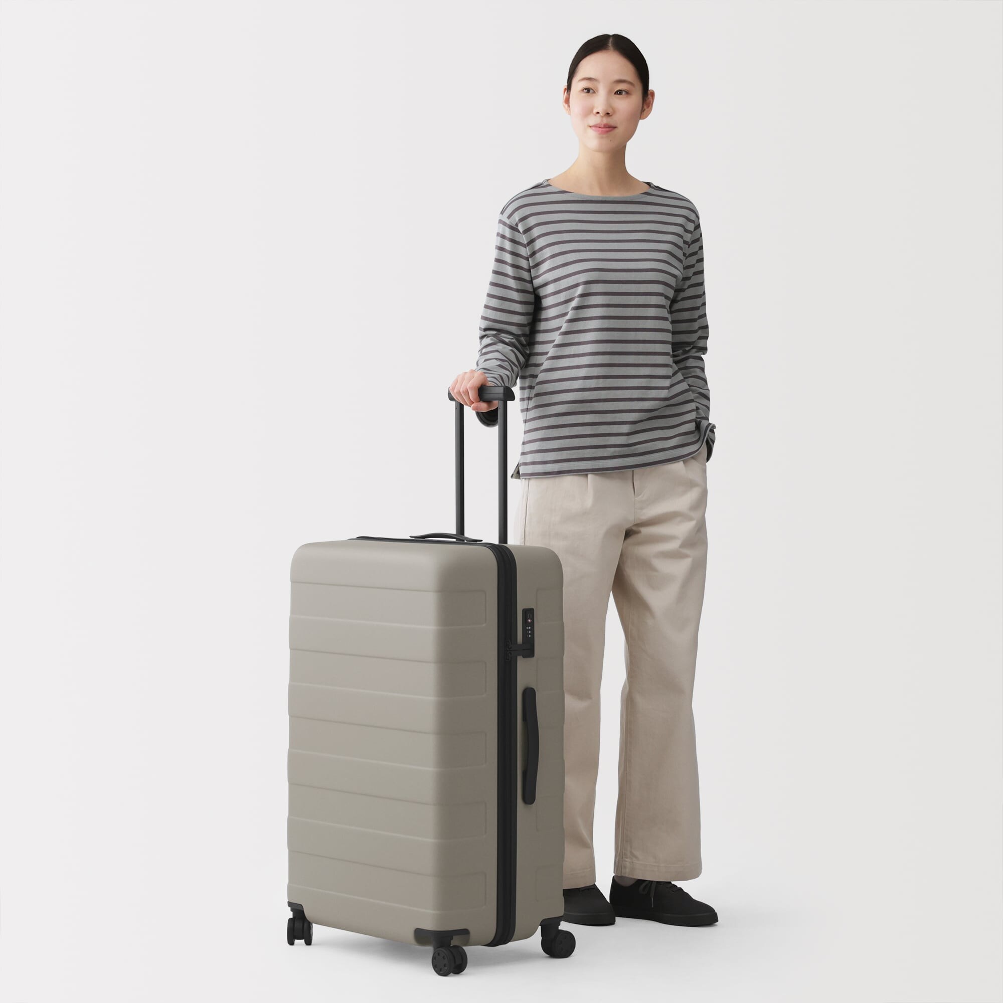 バーを自由に調節できる　ハードキャリーケース（１０５Ｌ）