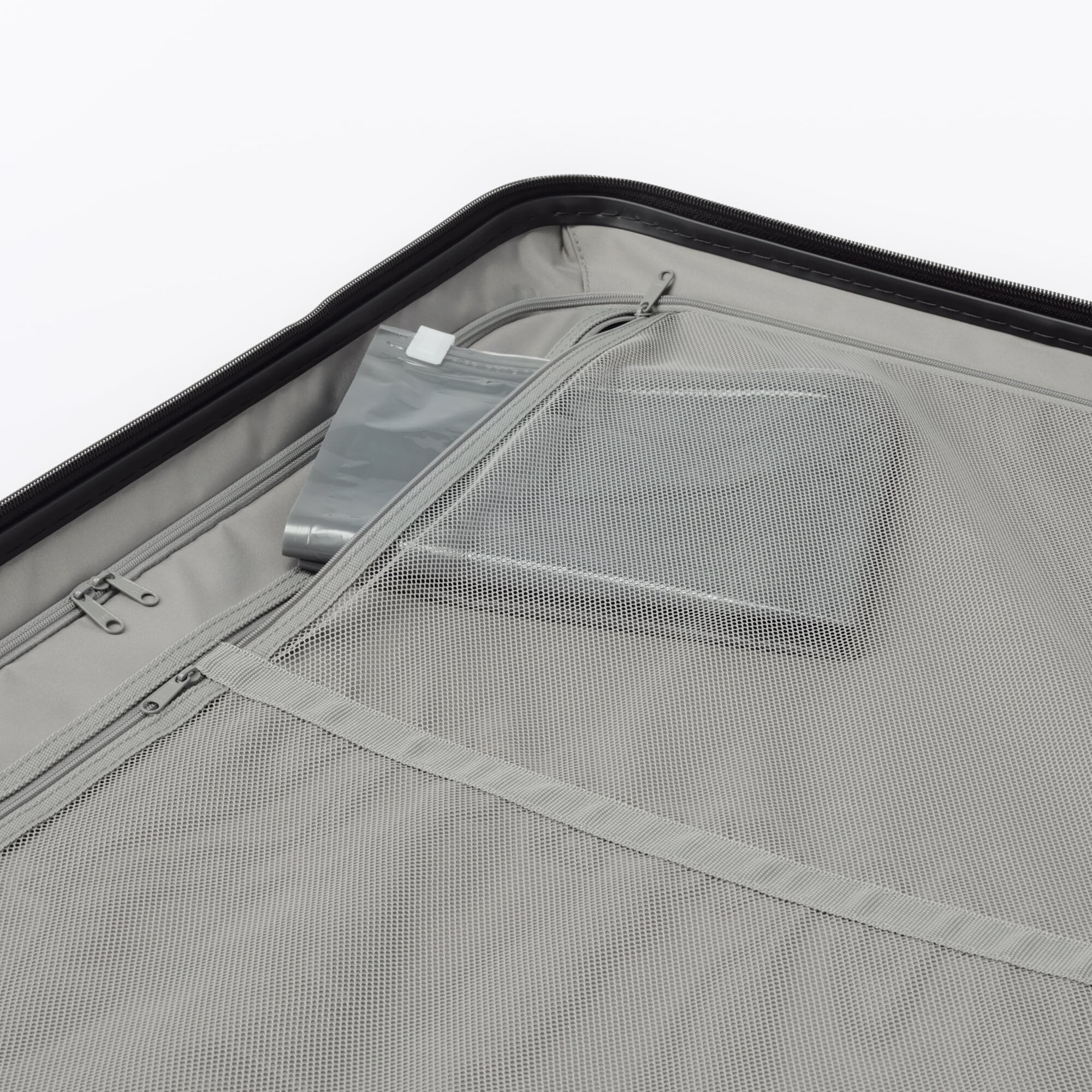 バーを自由に調節できる　ハードキャリーケース（１０５Ｌ）