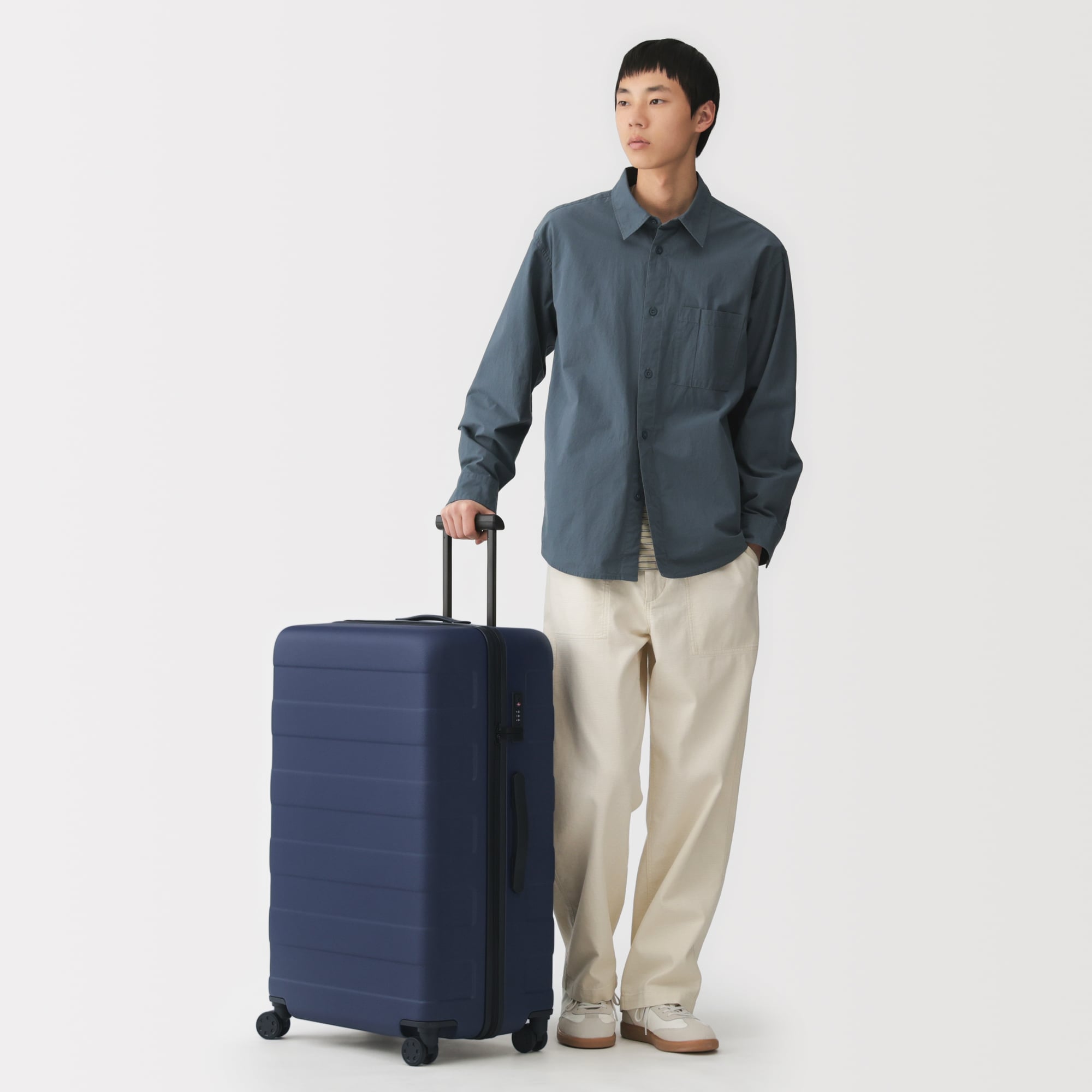 バーを自由に調節できる　ハードキャリーケース（１０５Ｌ）