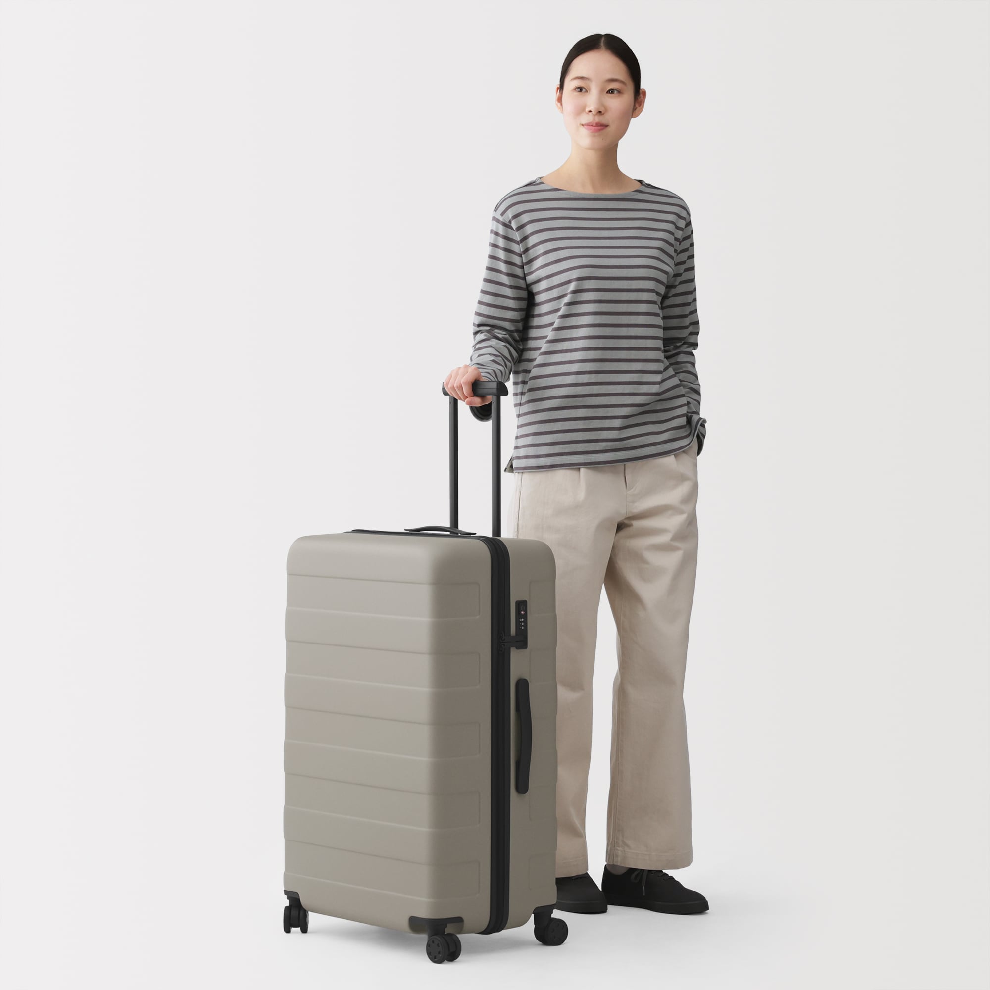 バーを自由に調節できる　ハードキャリーケース（１０５Ｌ）