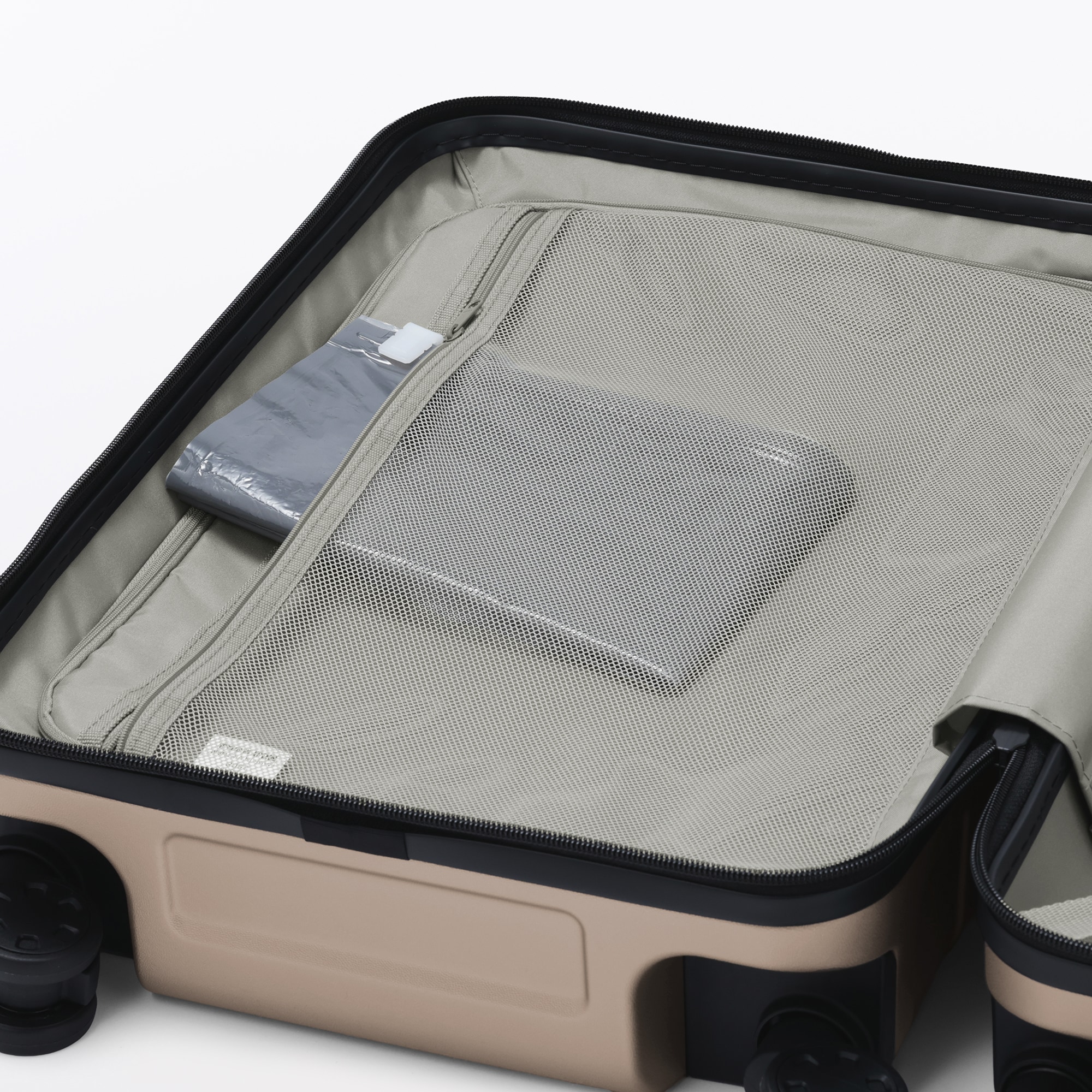 バーを自由に調節できる　フロントオープンキャリーケース（３２Ｌ）