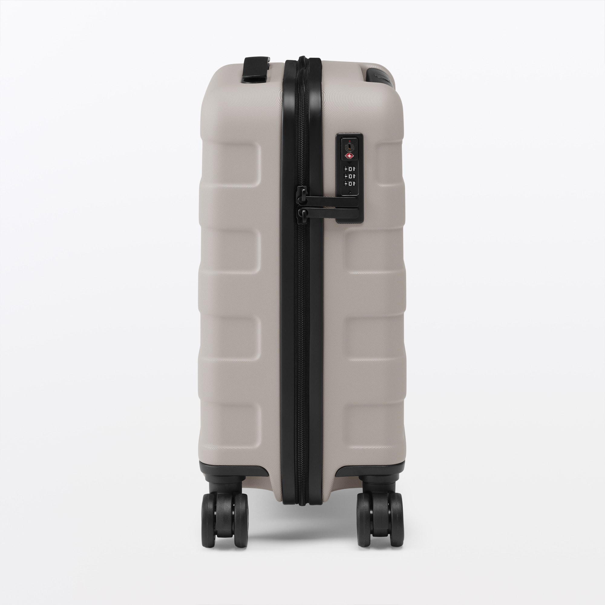 バーを自由に調節できる　ハードキャリーケース（２０Ｌ）