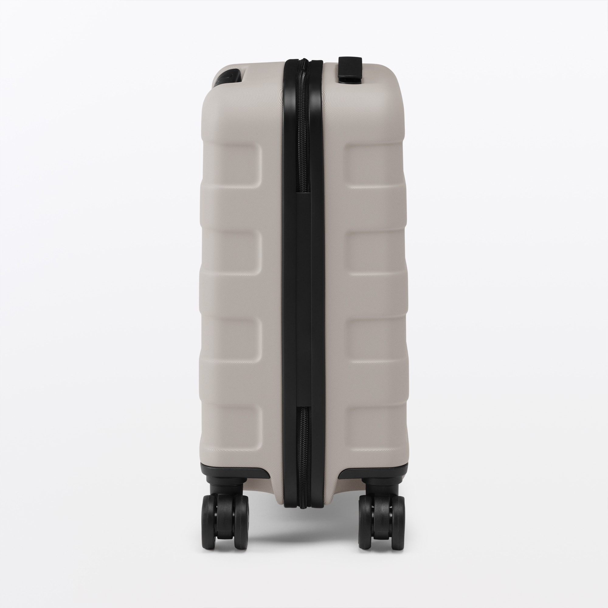 バーを自由に調節できる　ハードキャリーケース（２０Ｌ）
