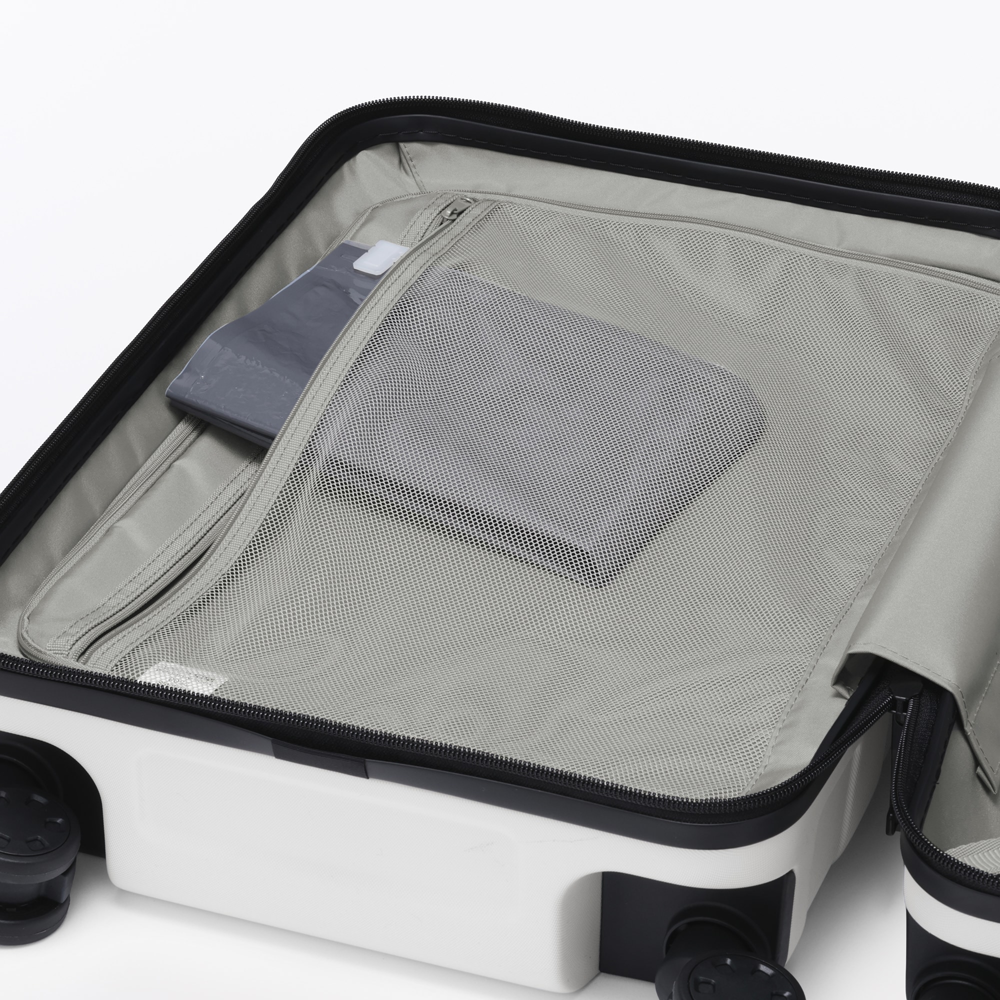 バーを自由に調節できる　ハードキャリーケース（３６Ｌ）