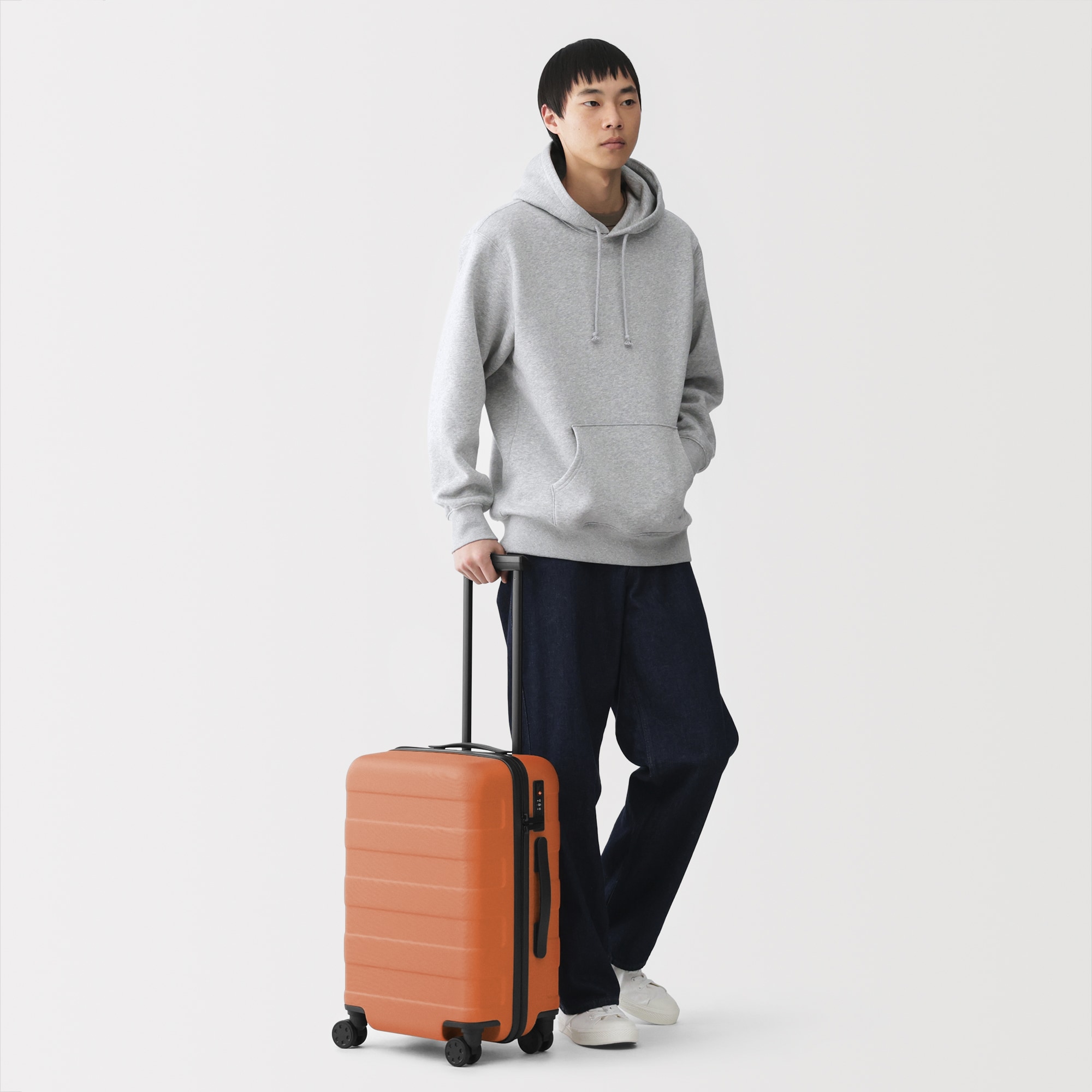 バーを自由に調節できる　ハードキャリーケース（３６Ｌ）