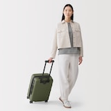 バーを自由に調節できる　ハードキャリーケース（３６Ｌ）