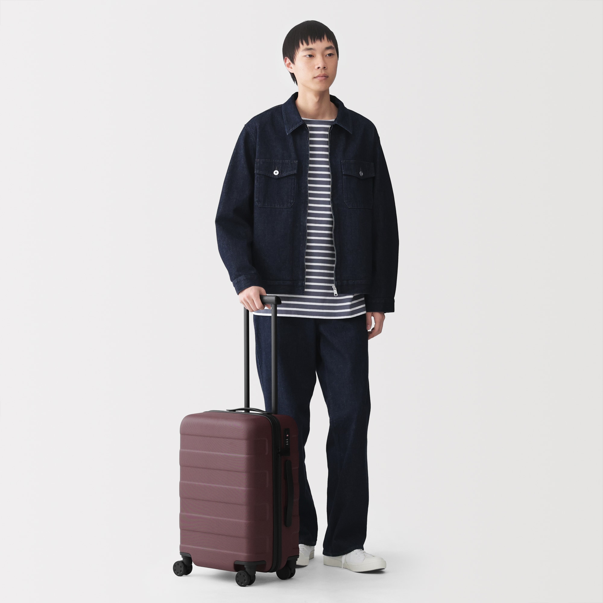 バーを自由に調節できる　ハードキャリーケース（３６Ｌ）