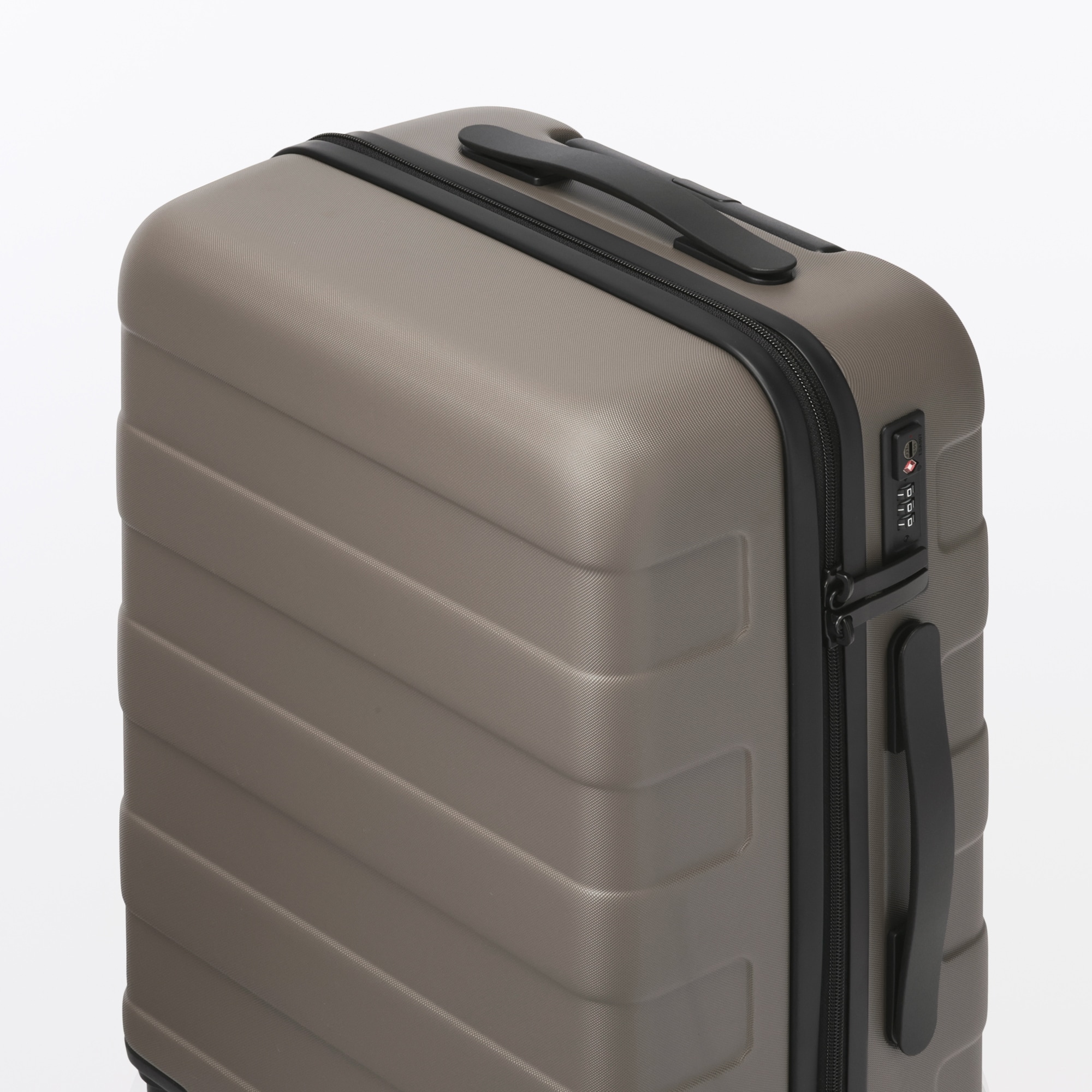 バーを自由に調節できる　ハードキャリーケース（３６Ｌ）