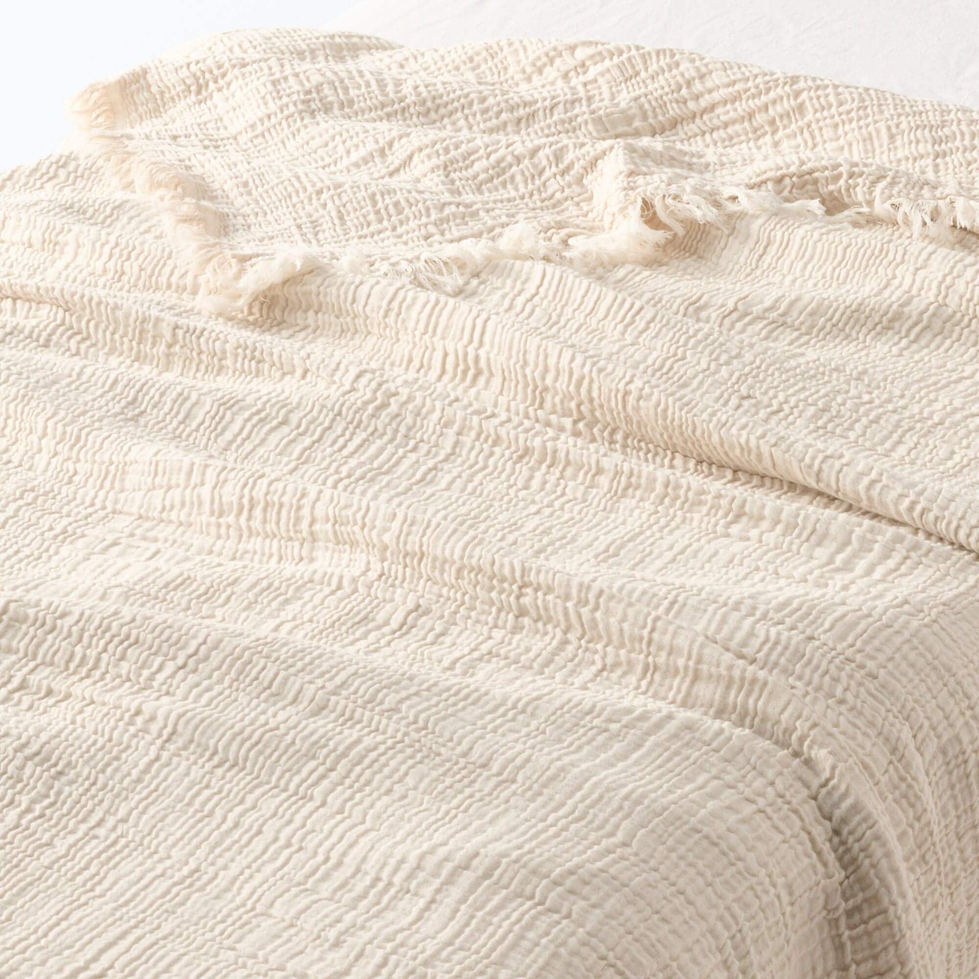 三重ガーゼ　ケット・Ｄ