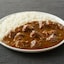 不揃いの牛肉でつくった焙煎スパイスの大盛りカレー