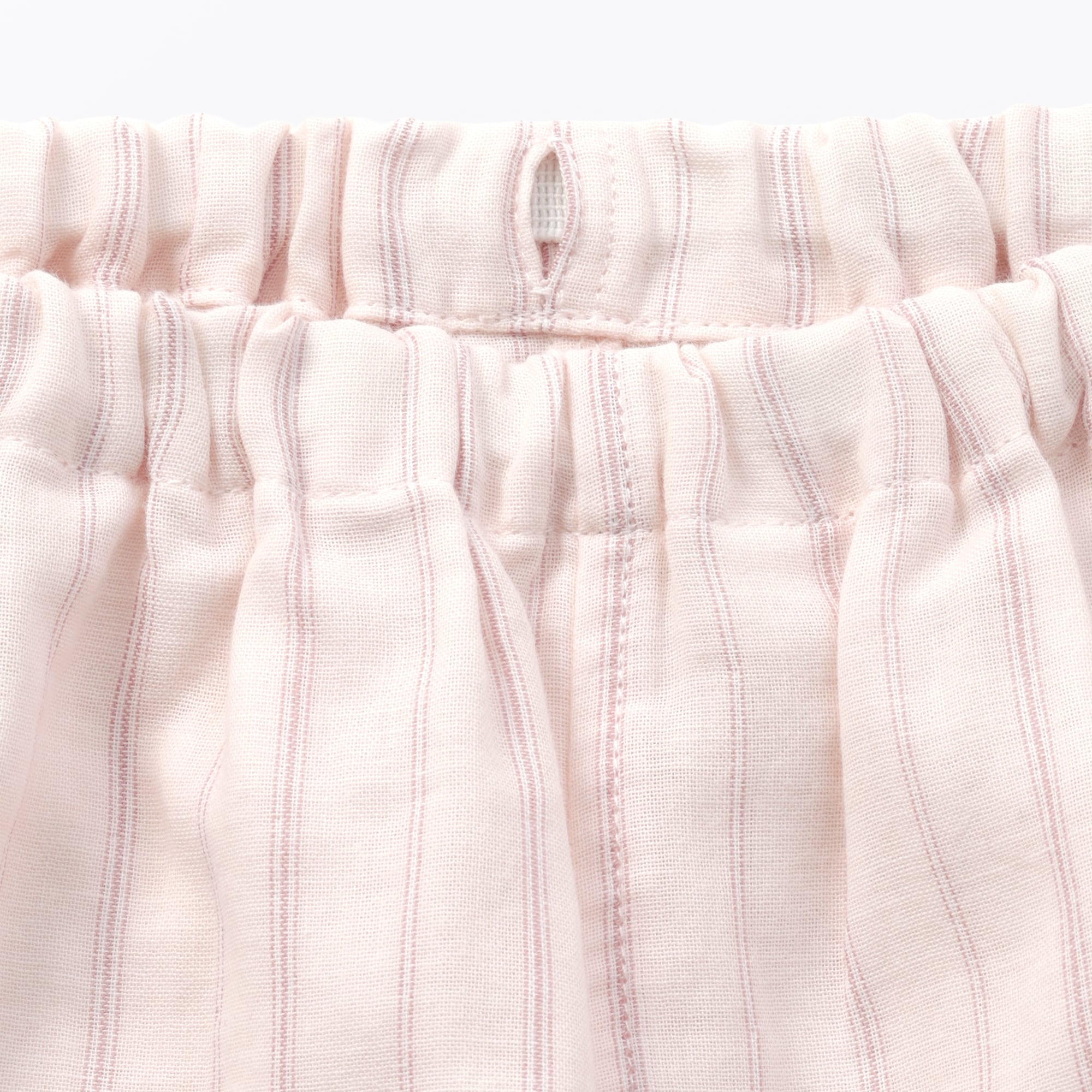 ベビー　脇に縫い目のない　二重ガーゼお着替えパジャマ