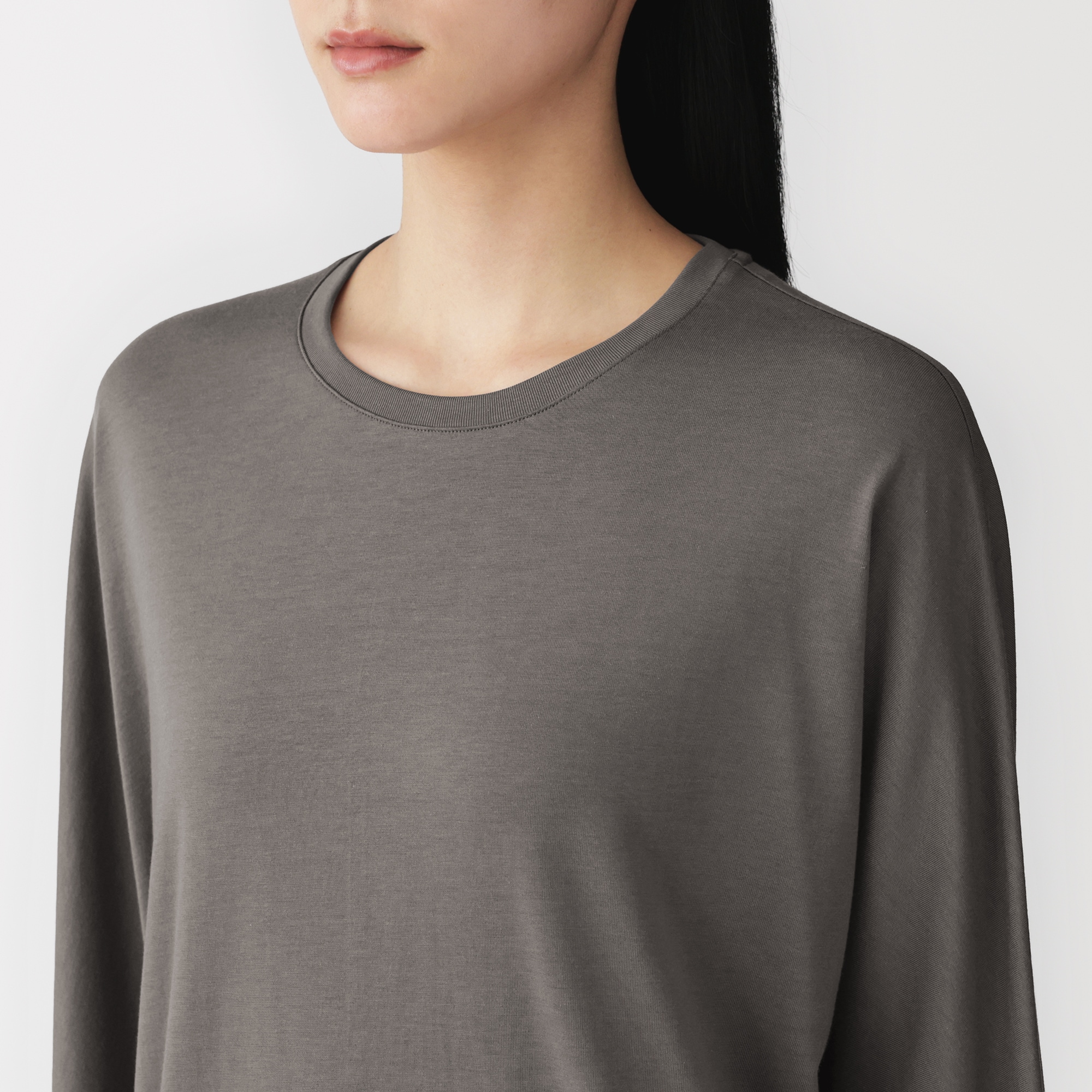 婦人　なめらか天竺編みクルーネック長袖プルオーバー