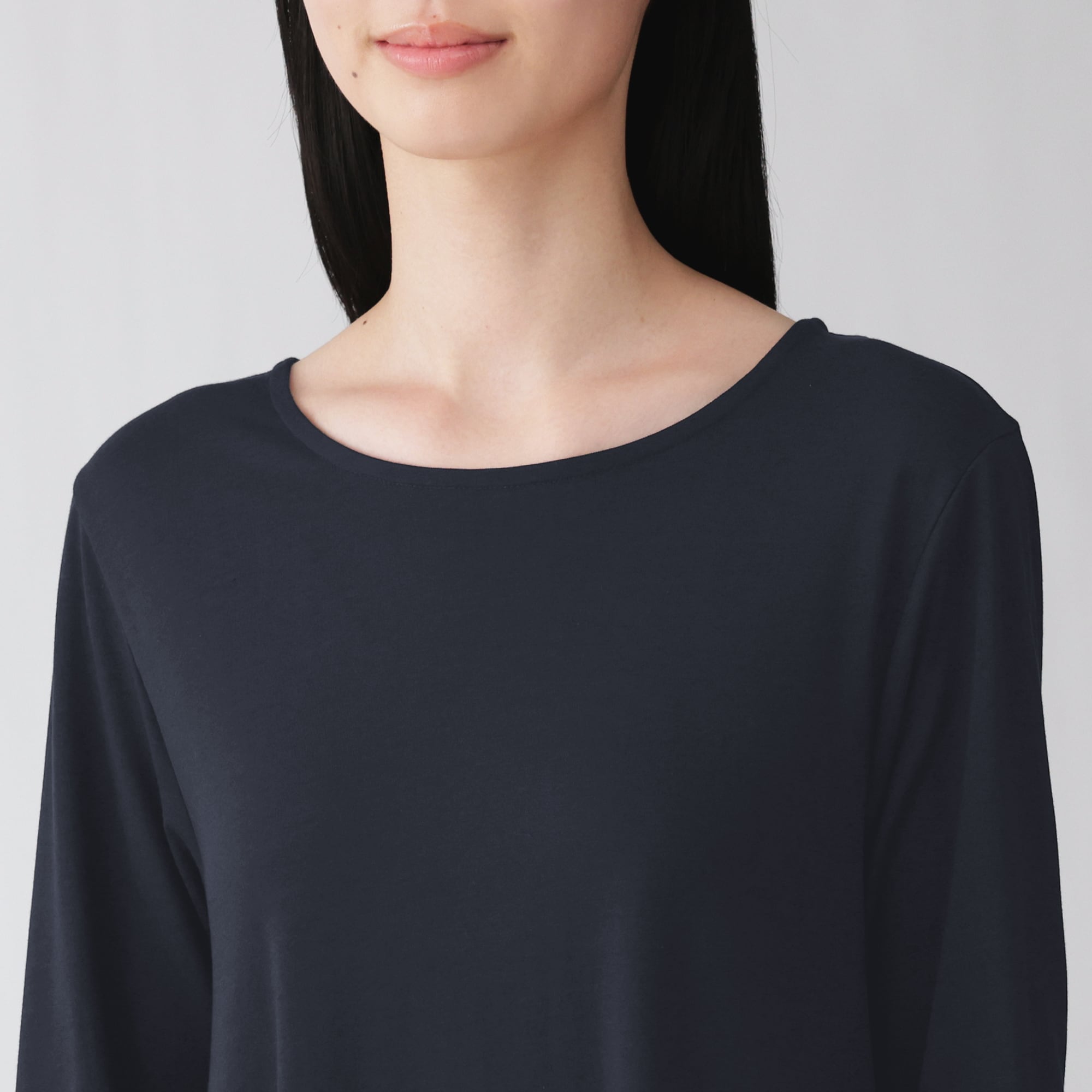 婦人　なめらか天竺編みクルーネック長袖ワンピース