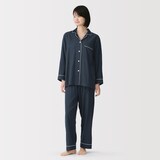 婦人　脇に縫い目のない　二重ガーゼ長袖パジャマ