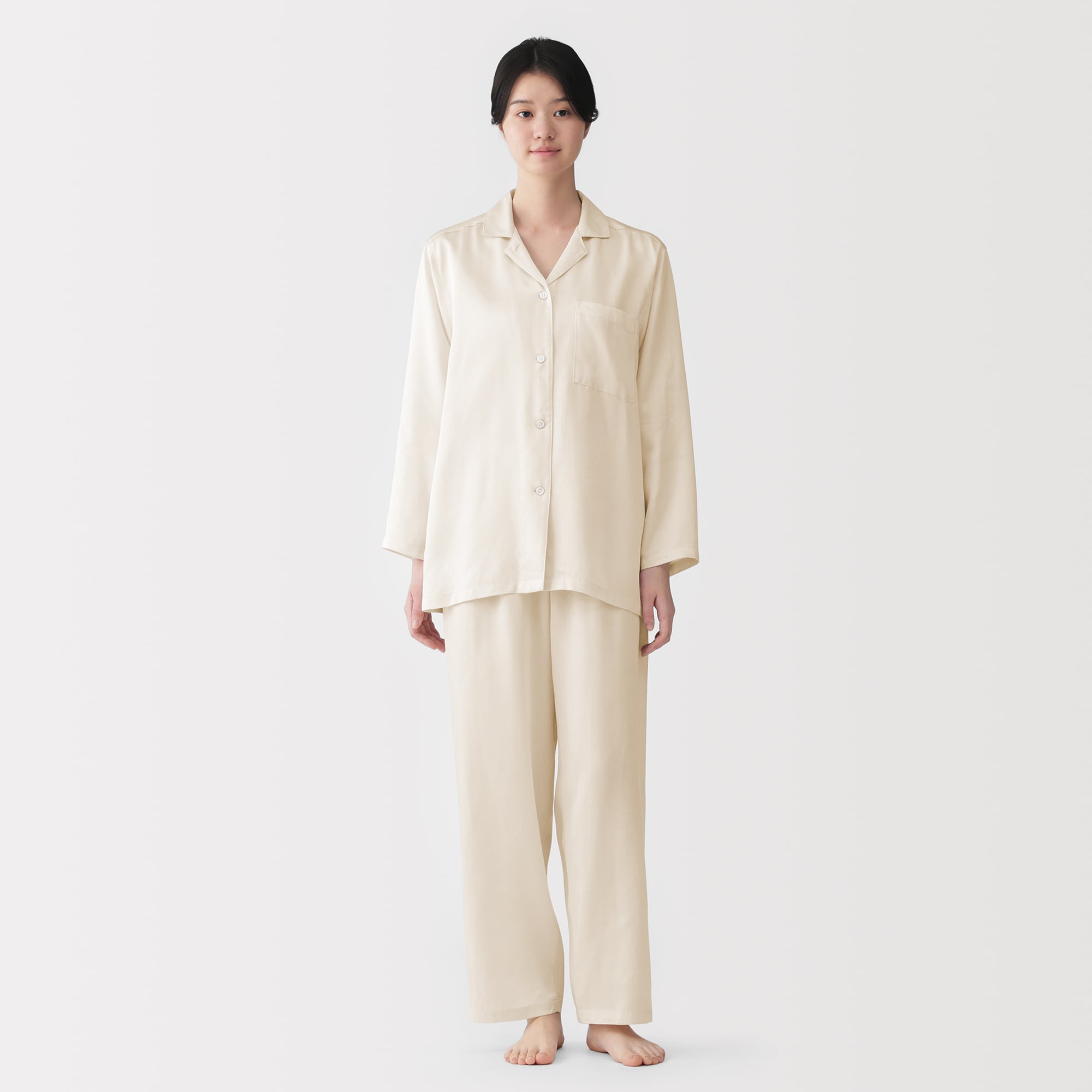 婦人　なめらかサテン　長袖パジャマ