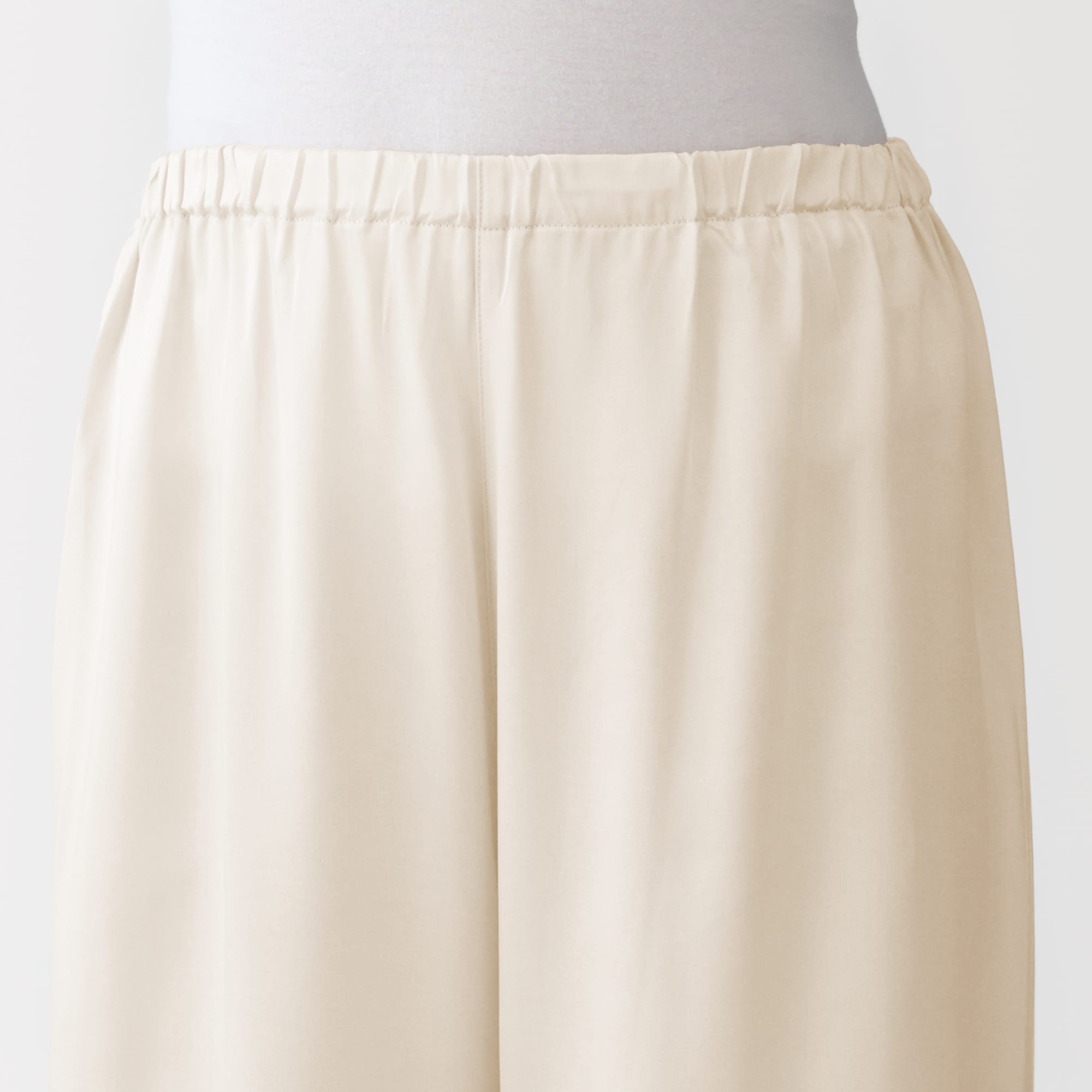 婦人　なめらかサテン　長袖パジャマ