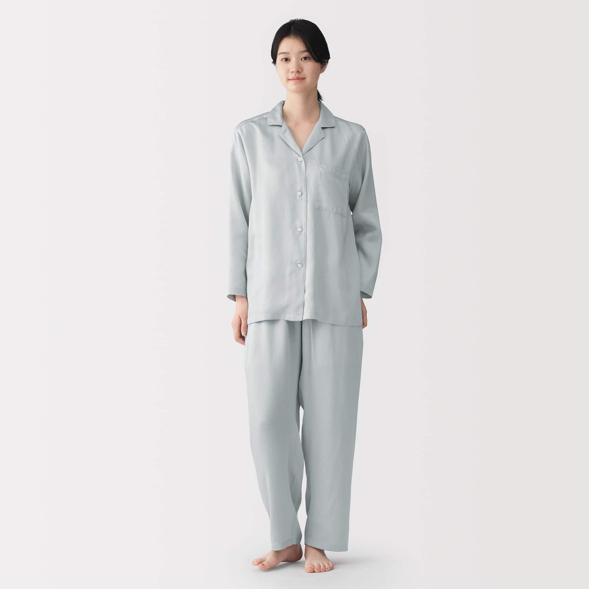 婦人　なめらかサテン　長袖パジャマ